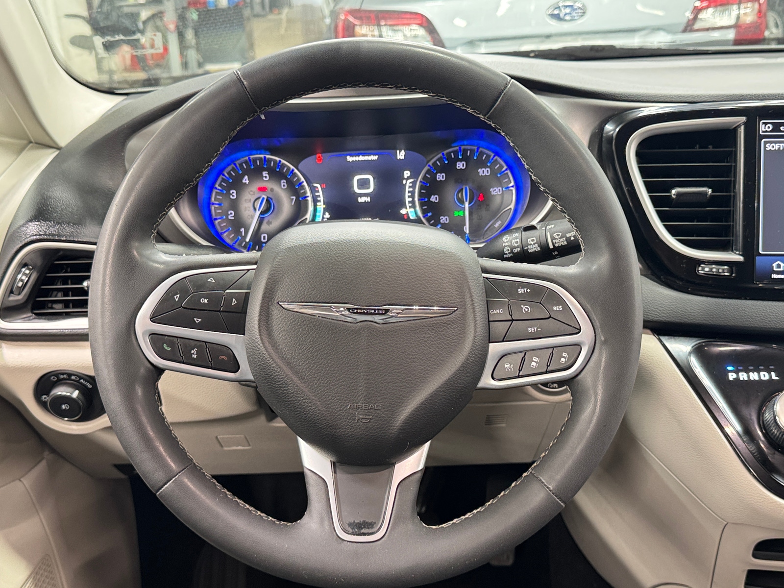 Thumbnail: 2023 Chrysler Pacifica - 4