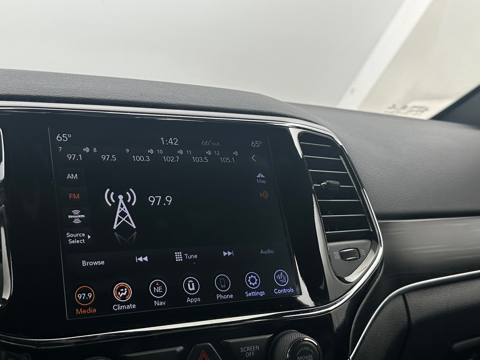 Thumbnail: 2020 Jeep Grand Cherokee - 3