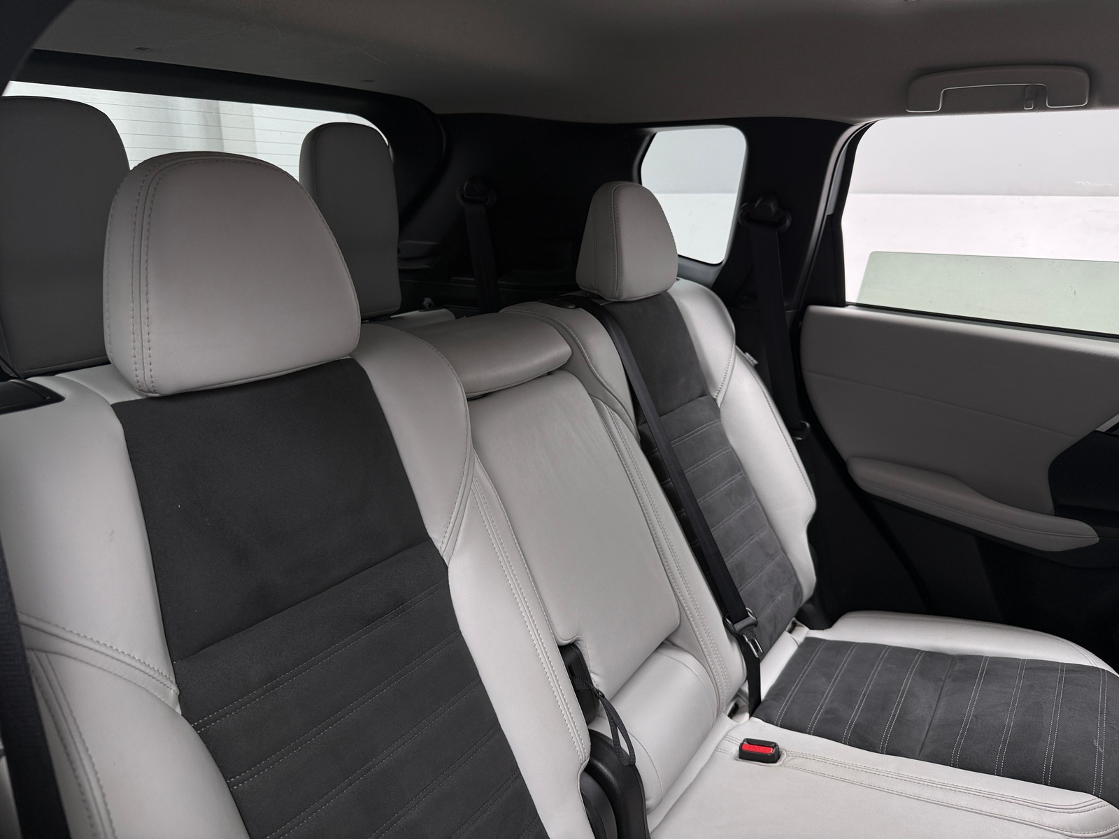 Thumbnail: 2025 Mitsubishi Outlander - 5