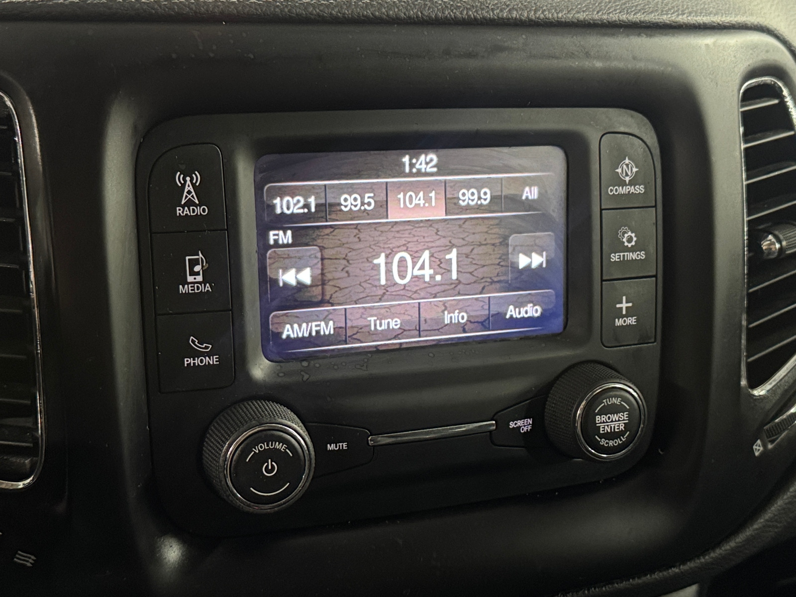 Thumbnail: 2018 Jeep Compass - 4