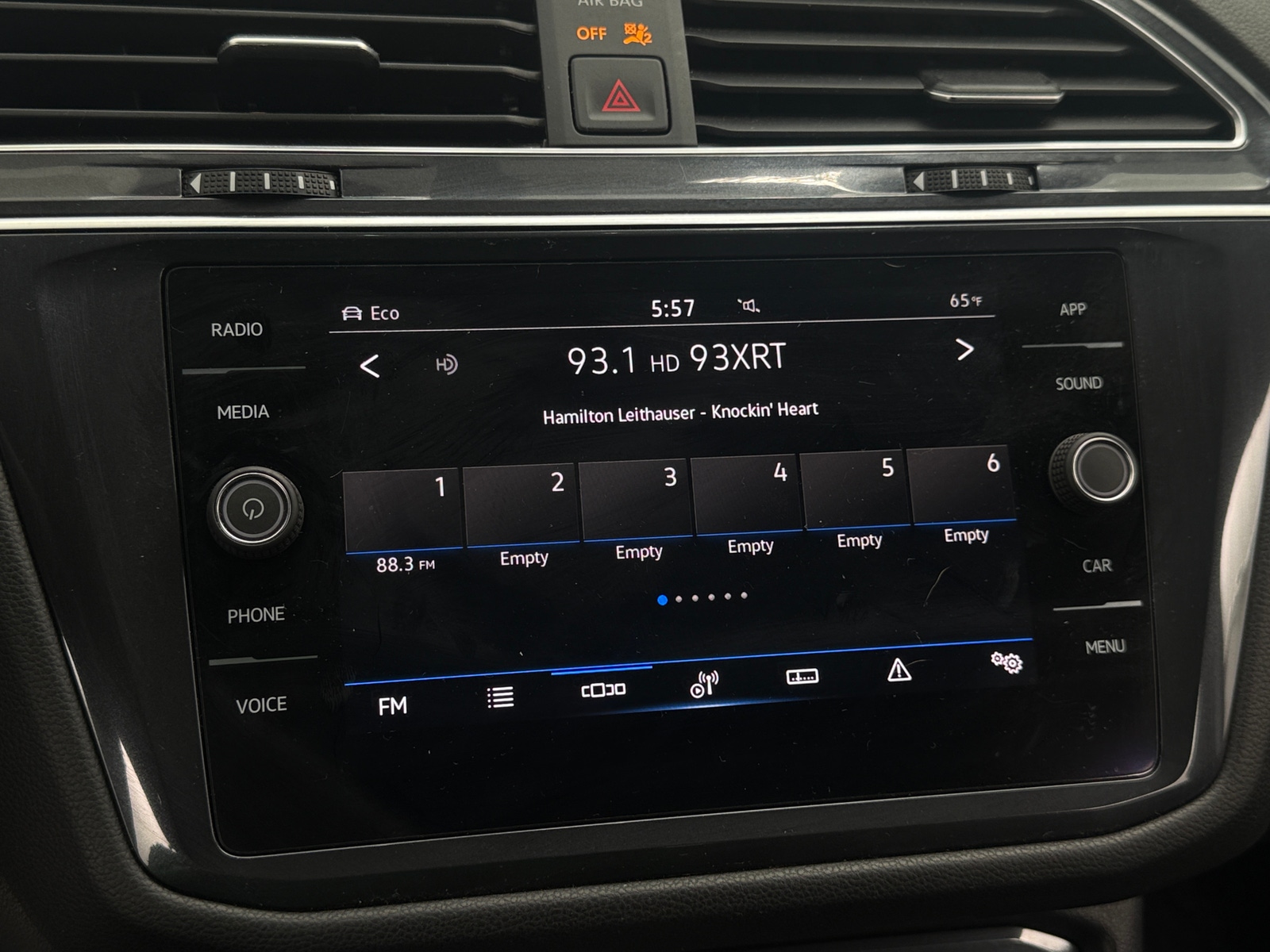 Thumbnail: 2021 Volkswagen Tiguan - 3