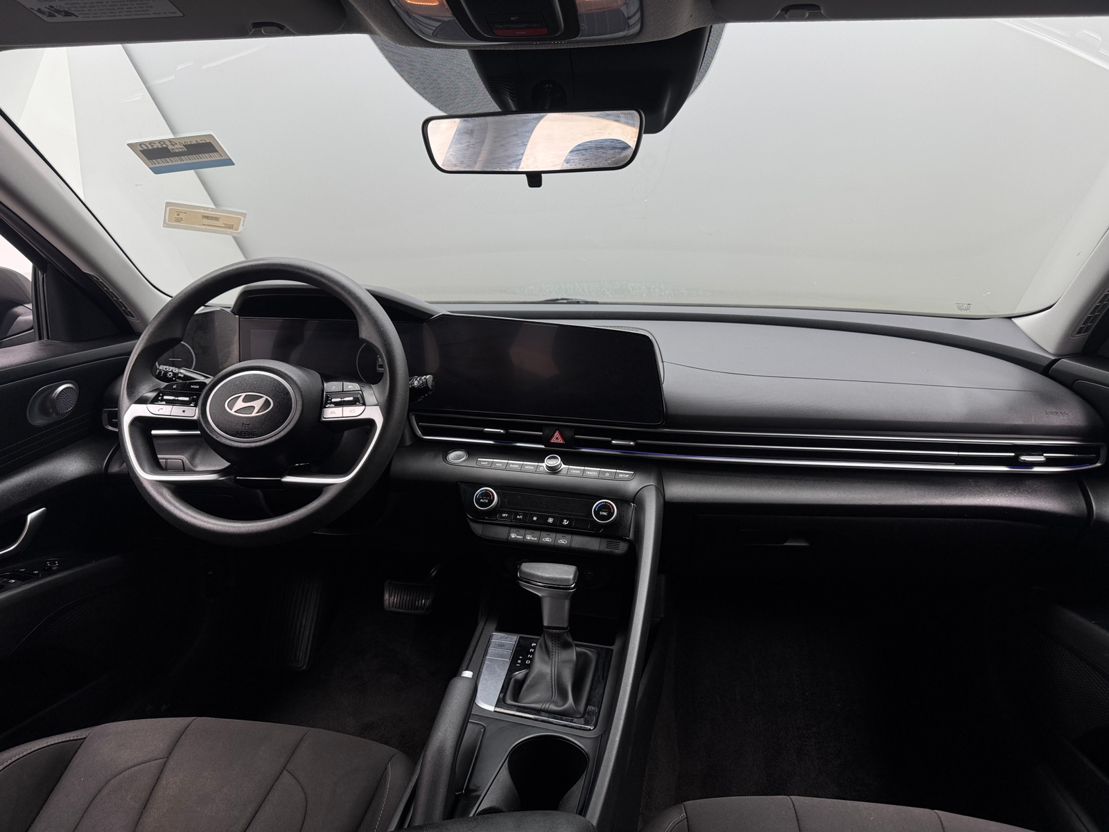 Thumbnail: 2024 Hyundai Elantra - 3