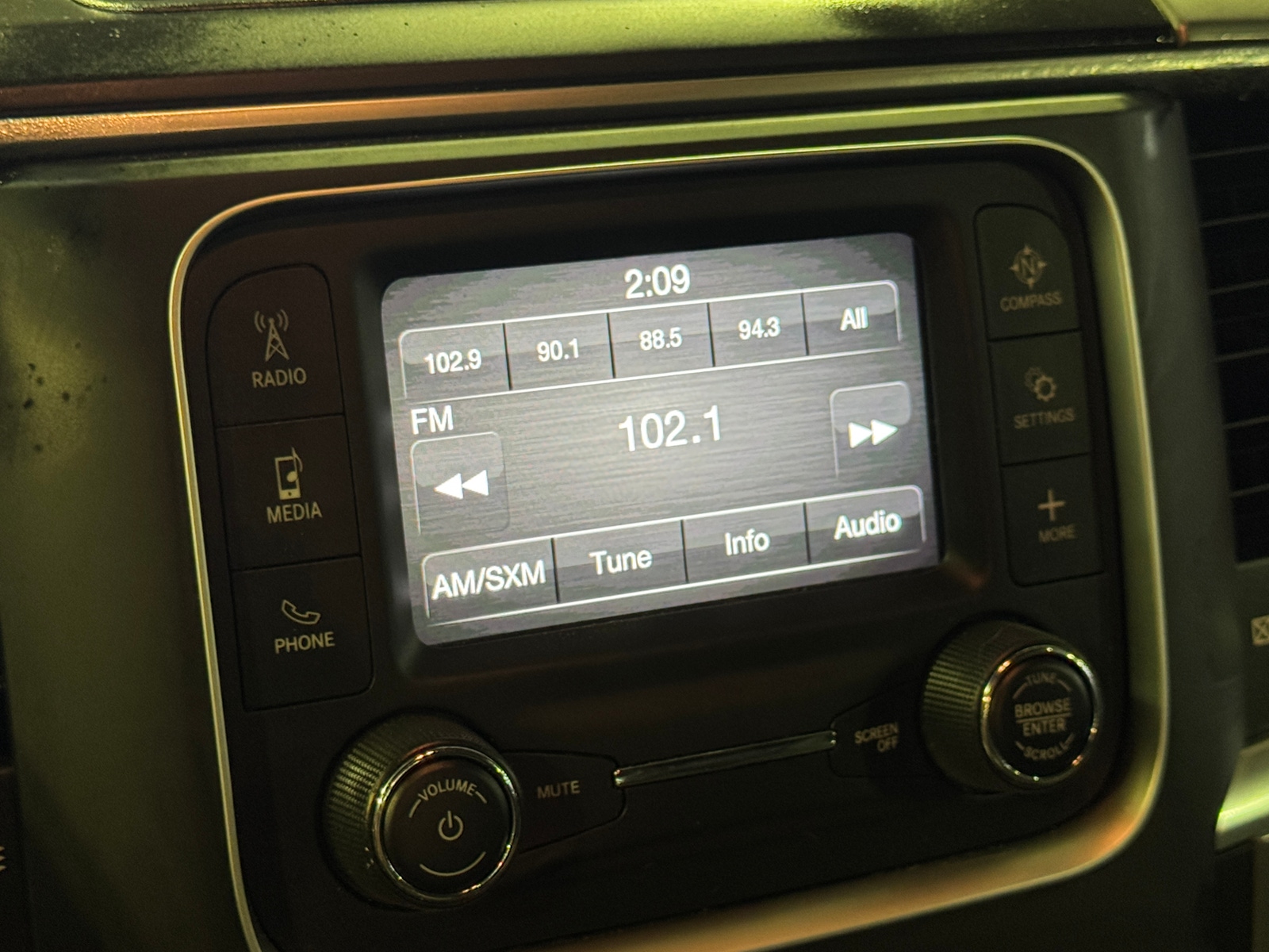 Thumbnail: 2021 RAM 1500 Classic - 4