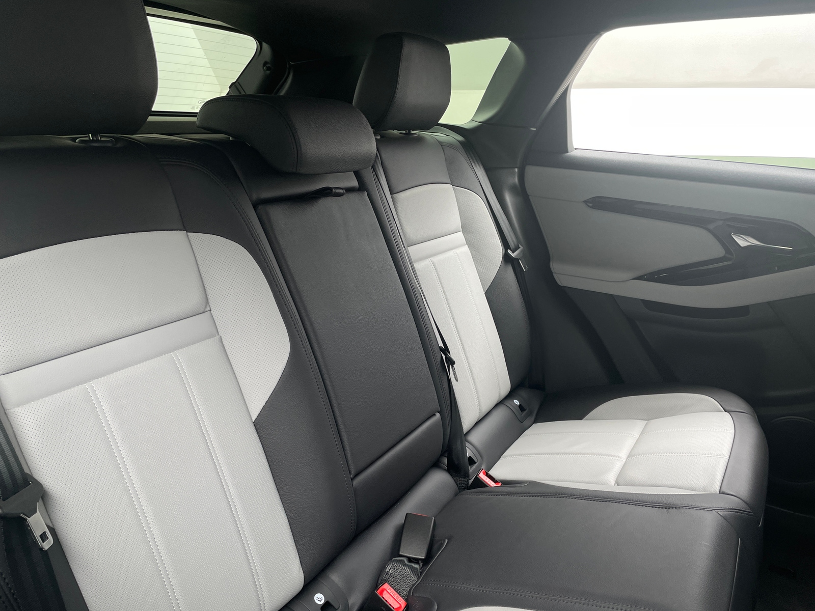 Thumbnail: 2026 Land Rover Range Rover Evoque - 5