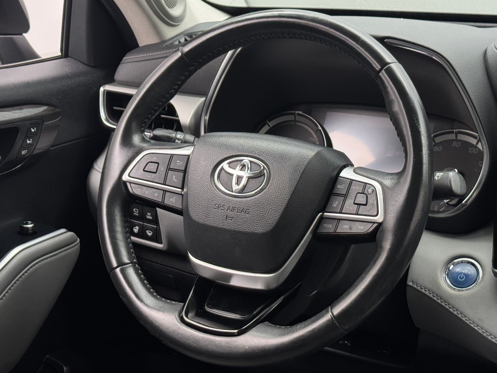 Thumbnail: 2022 Toyota Highlander - 4
