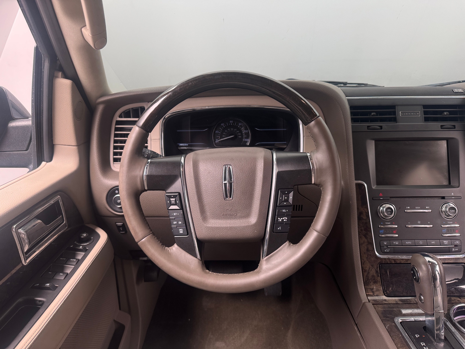 Thumbnail: 2015 Lincoln Navigator - 4