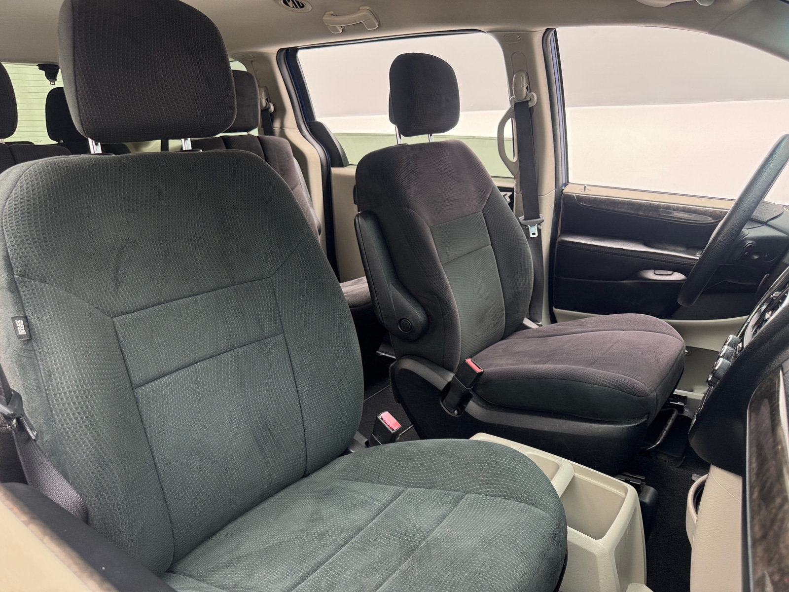 Thumbnail: 2011 Dodge Grand Caravan - 2