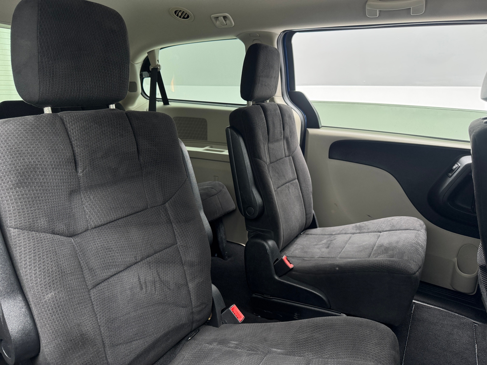 Thumbnail: 2011 Dodge Grand Caravan - 6