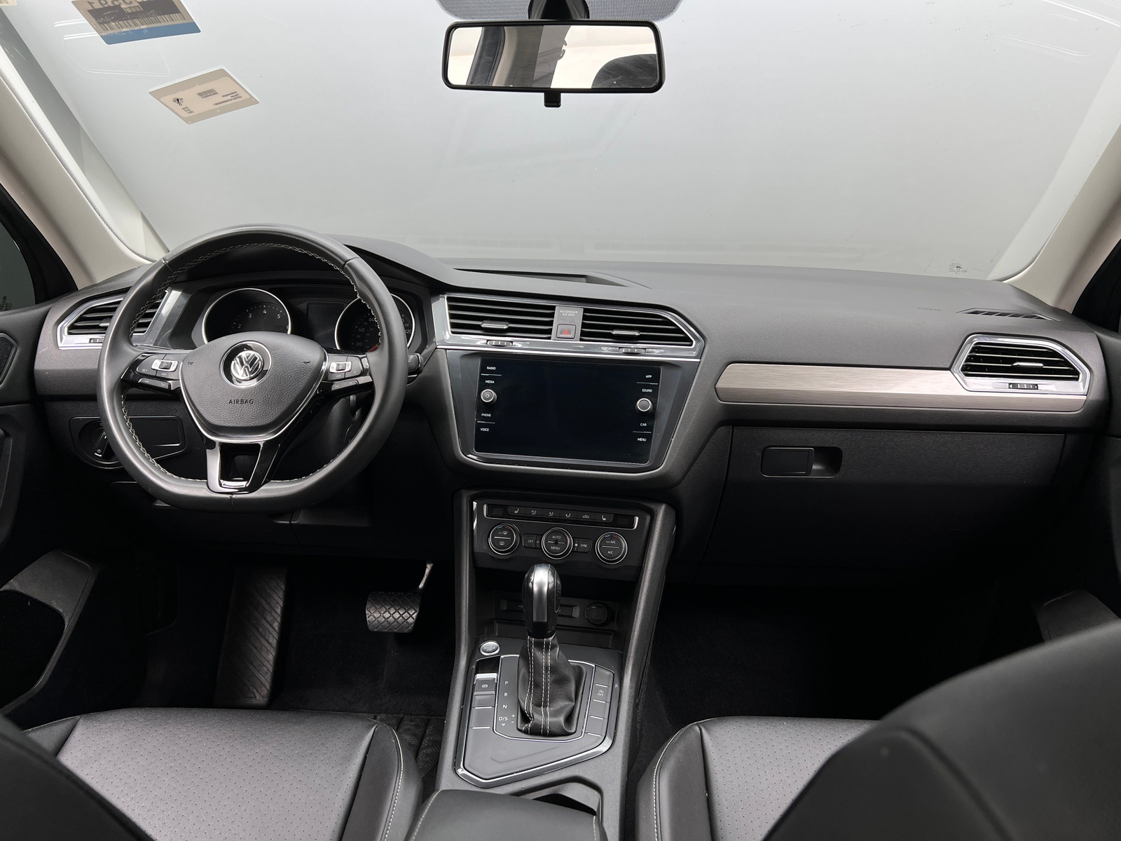 Thumbnail: 2021 Volkswagen Tiguan - 3