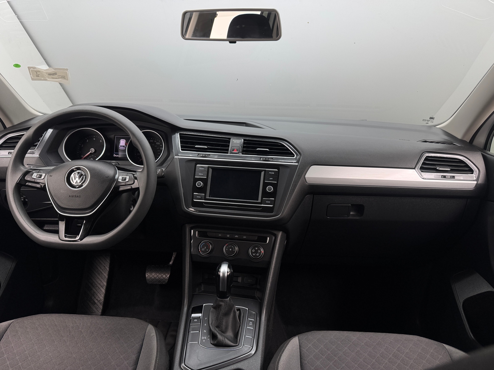 Thumbnail: 2020 Volkswagen Tiguan - 3