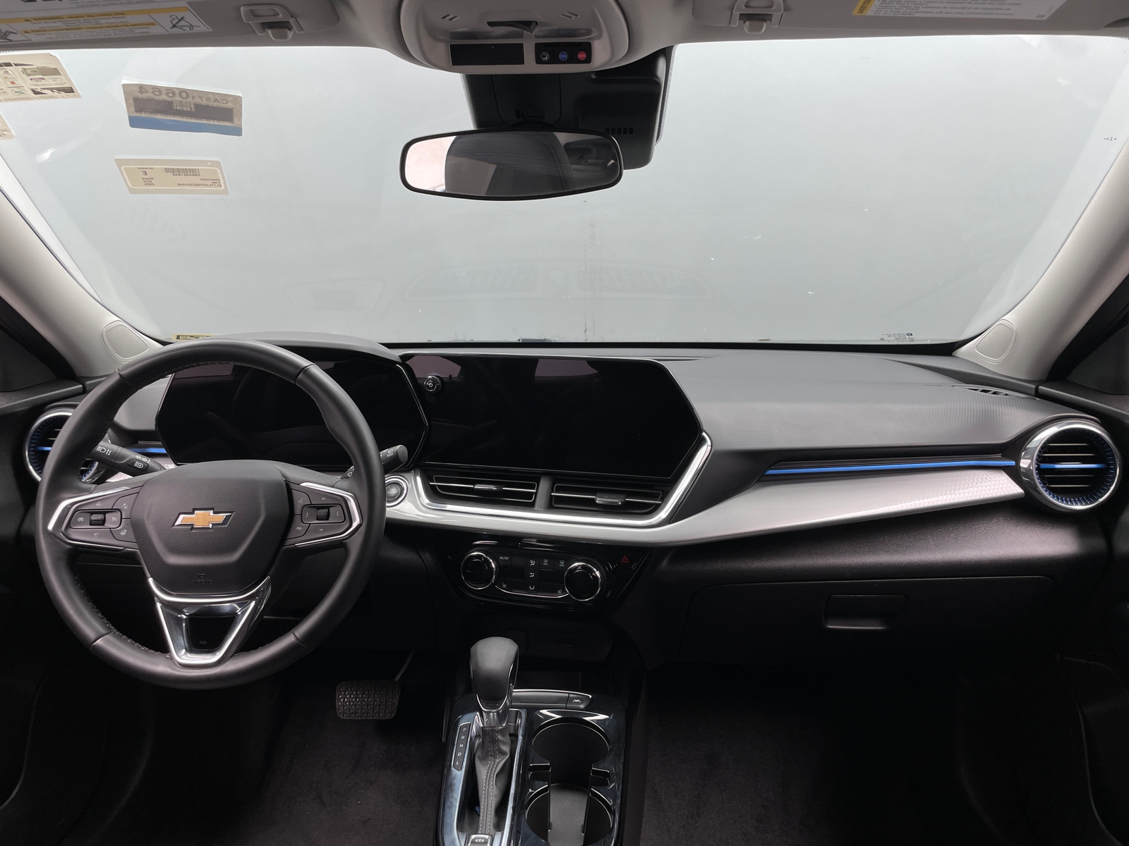Thumbnail: 2025 Chevrolet Trax - 3