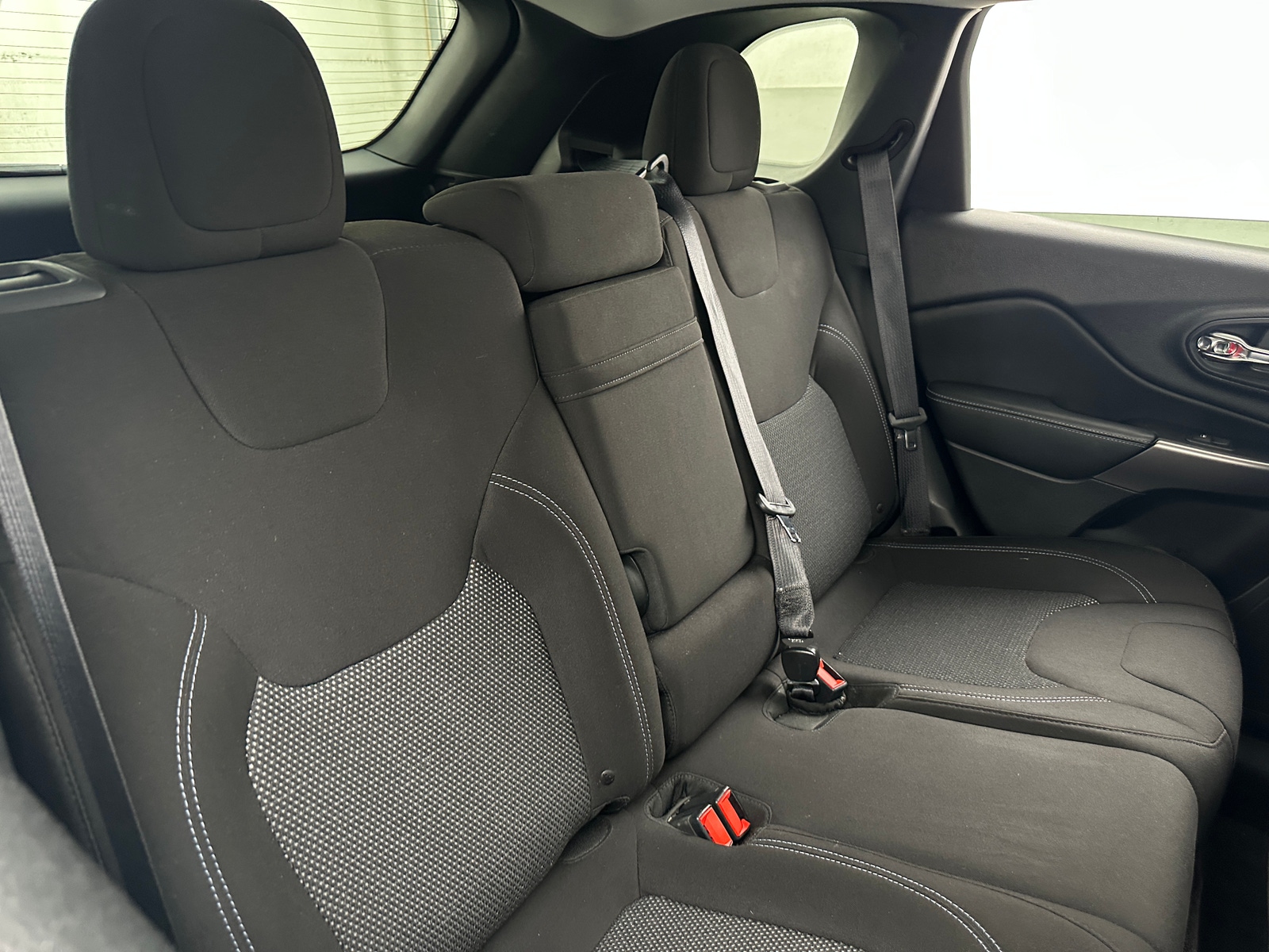 Thumbnail: 2019 Jeep Cherokee - 6