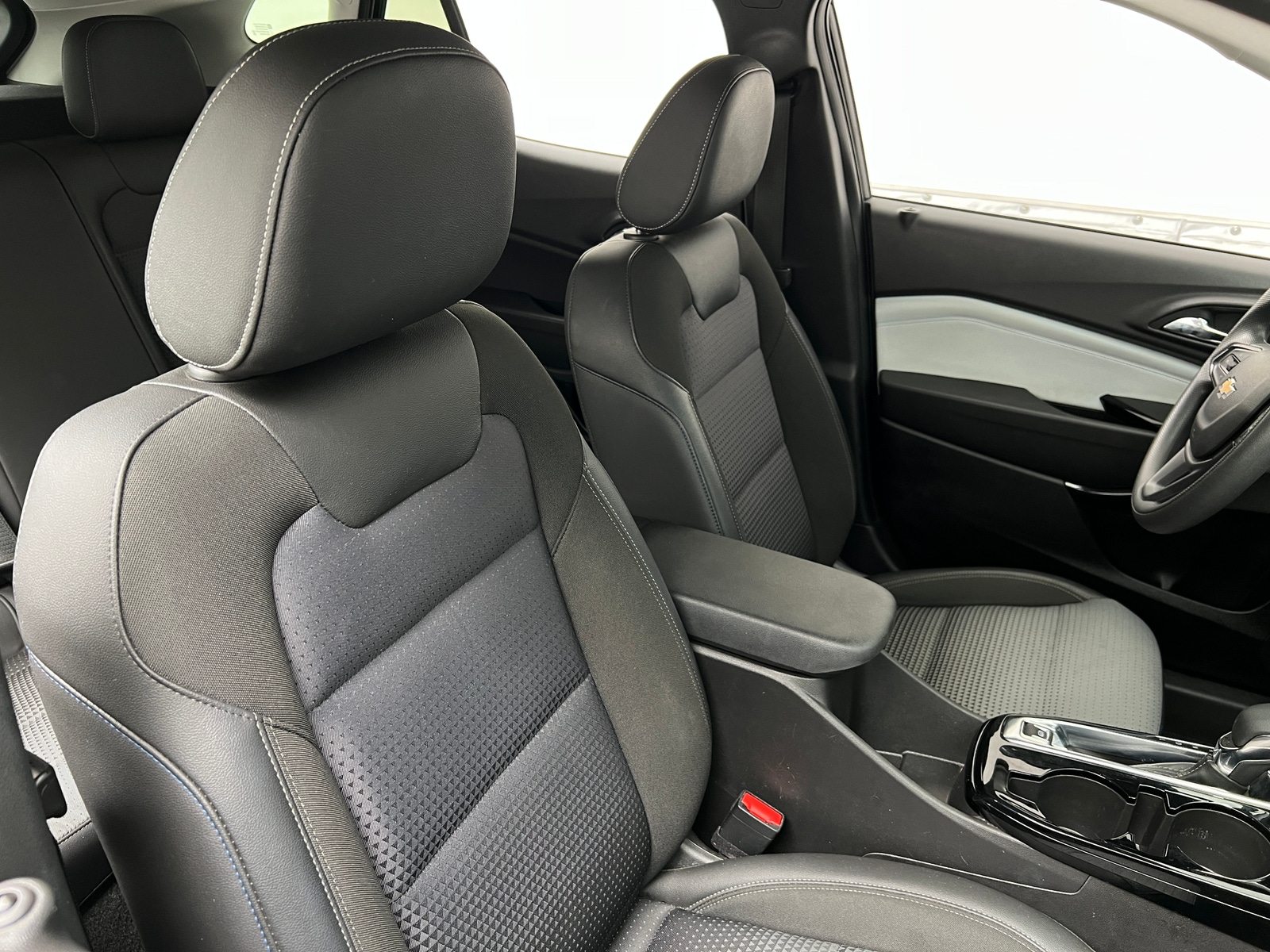 Thumbnail: 2025 Chevrolet Trax - 2