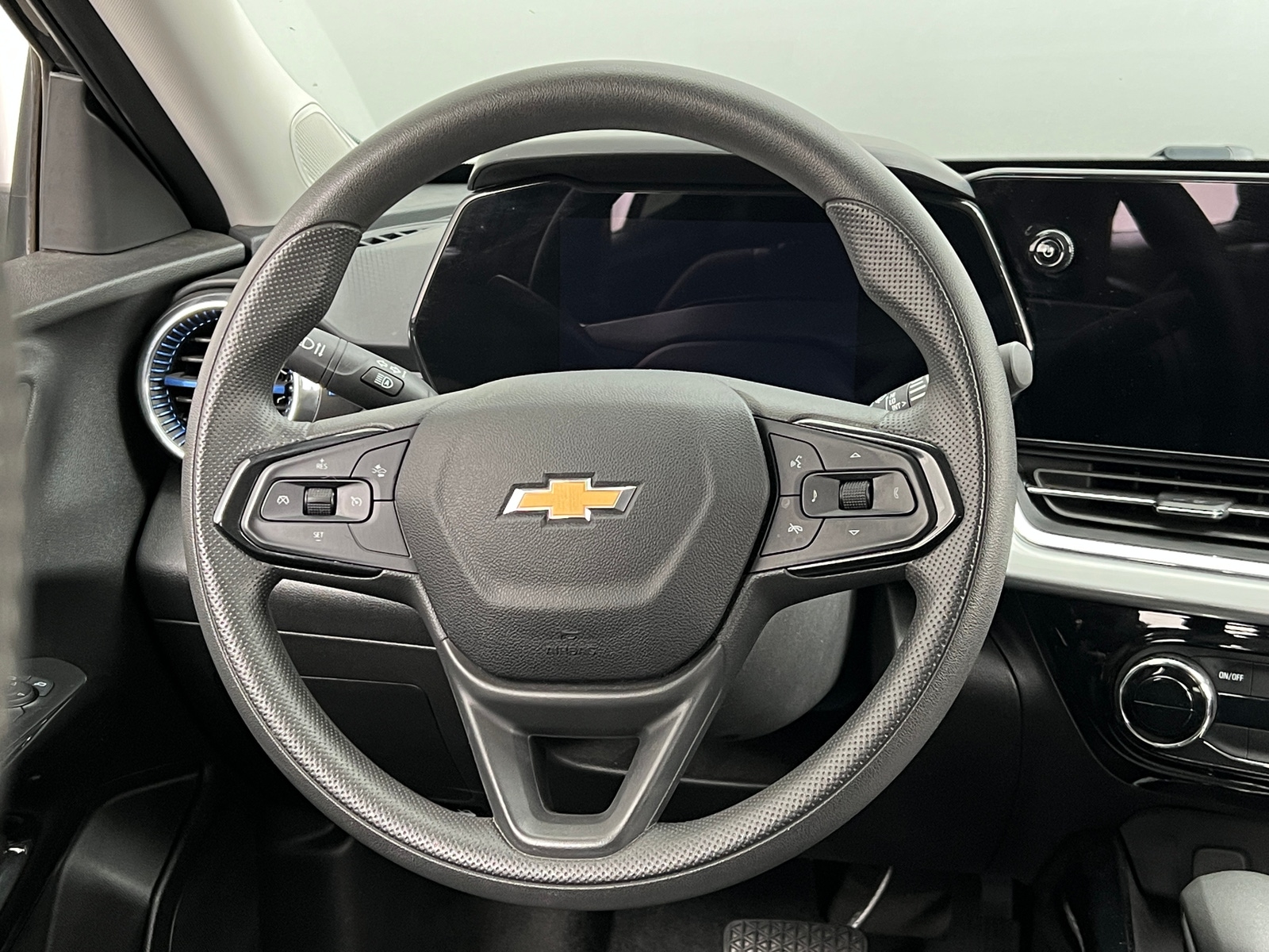 Thumbnail: 2025 Chevrolet Trax - 5
