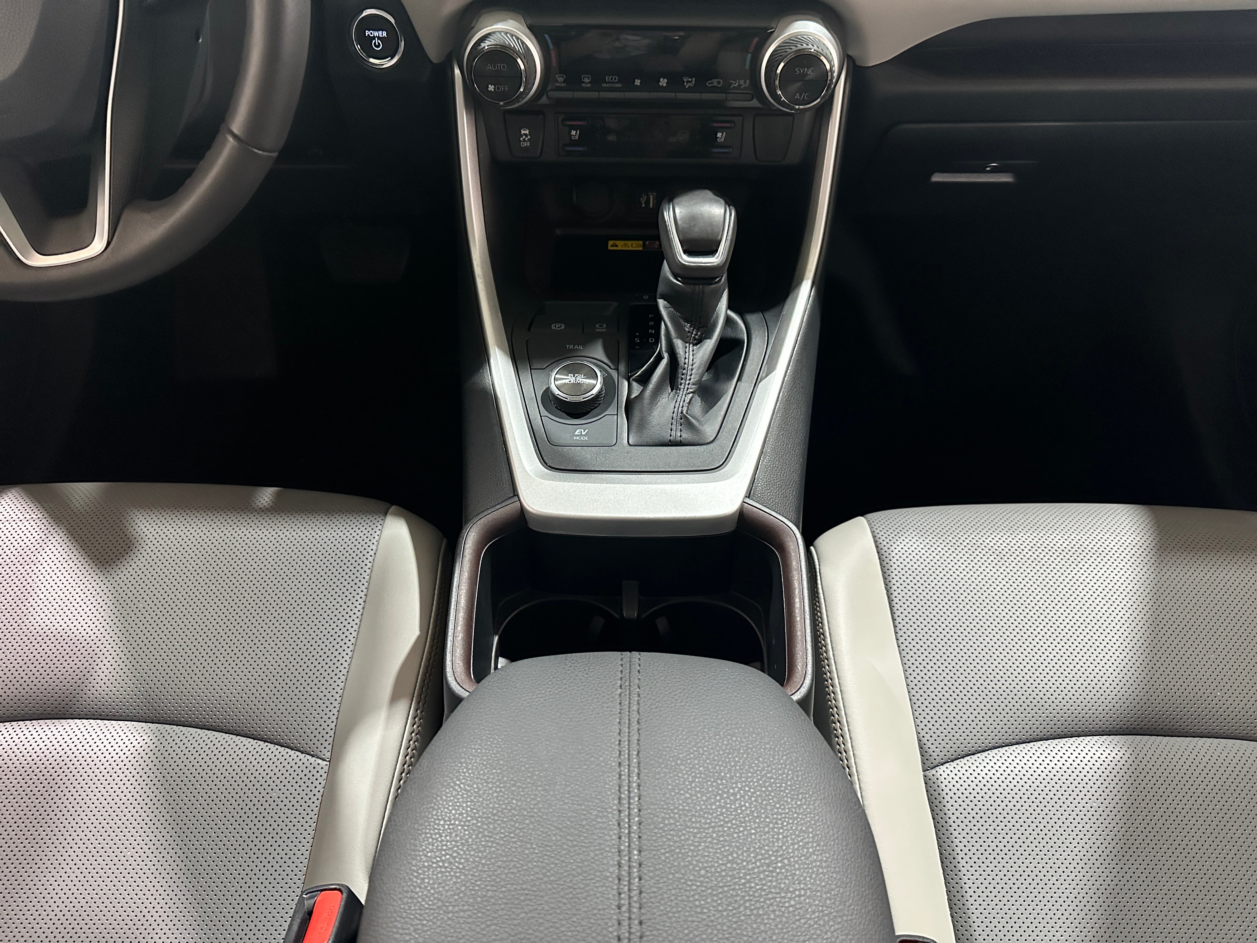 2023 Toyota RAV4 Limited - Photo 9