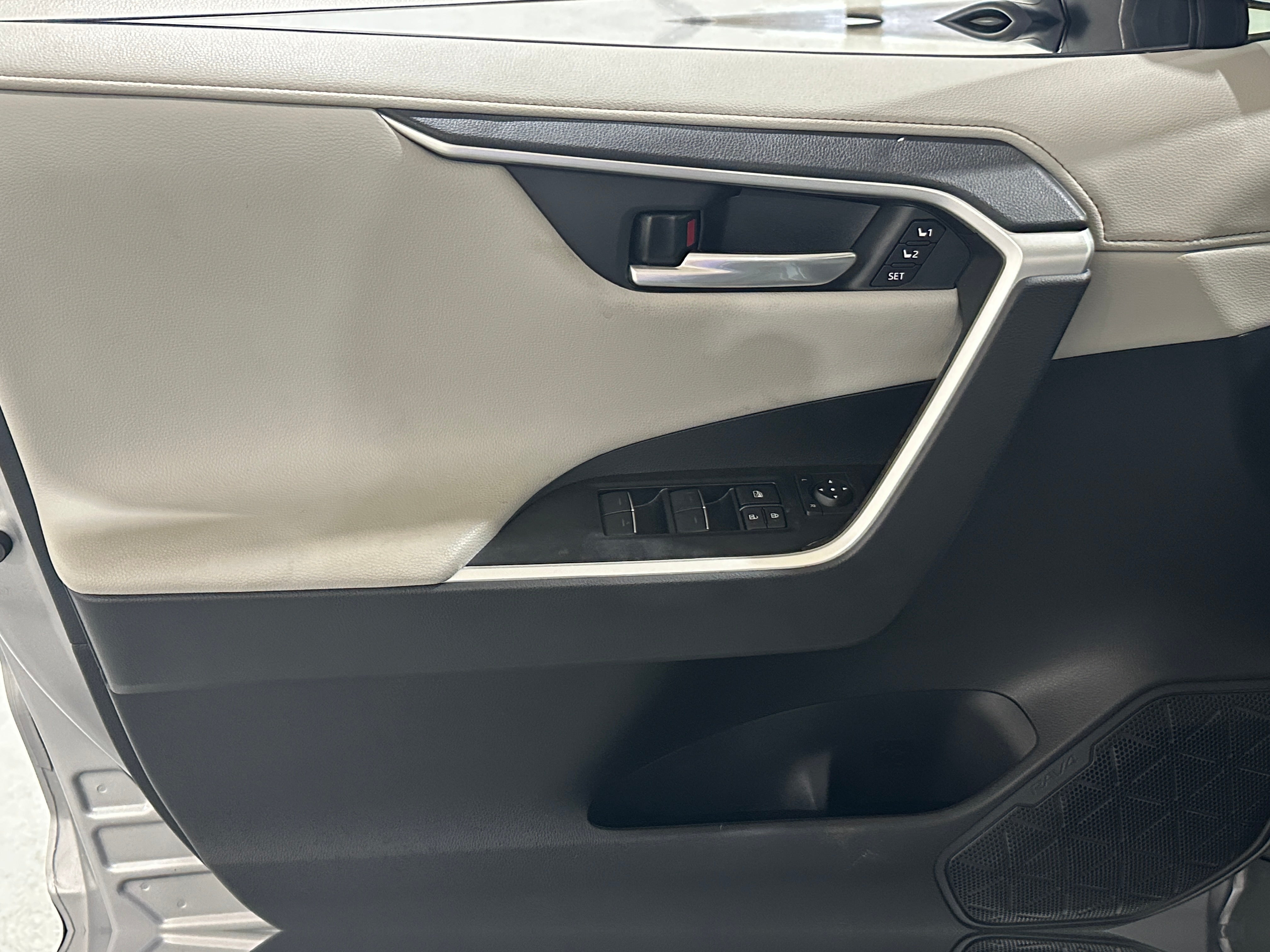 2023 Toyota RAV4 Limited - Photo 10