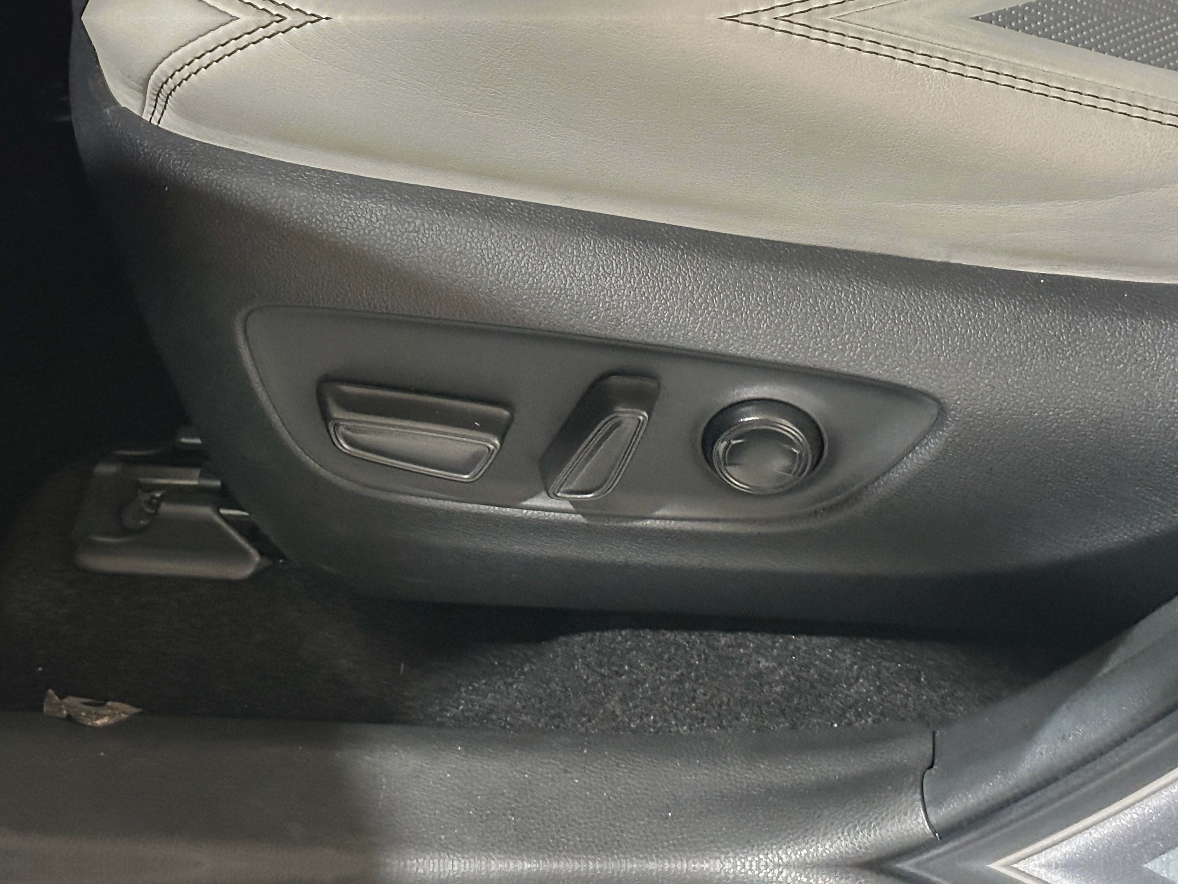 2023 Toyota RAV4 Limited - Photo 11