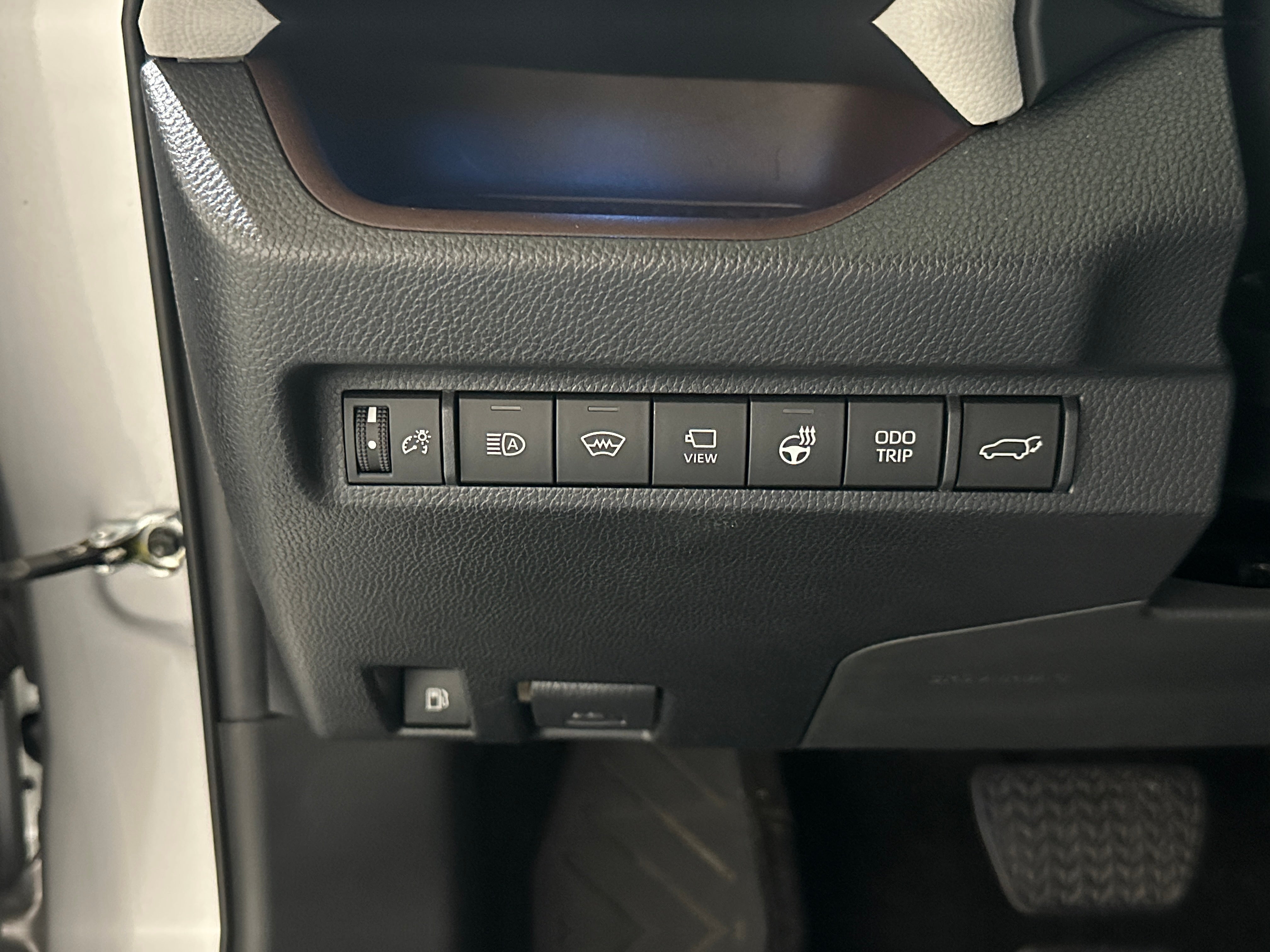 2023 Toyota RAV4 Limited - Photo 12