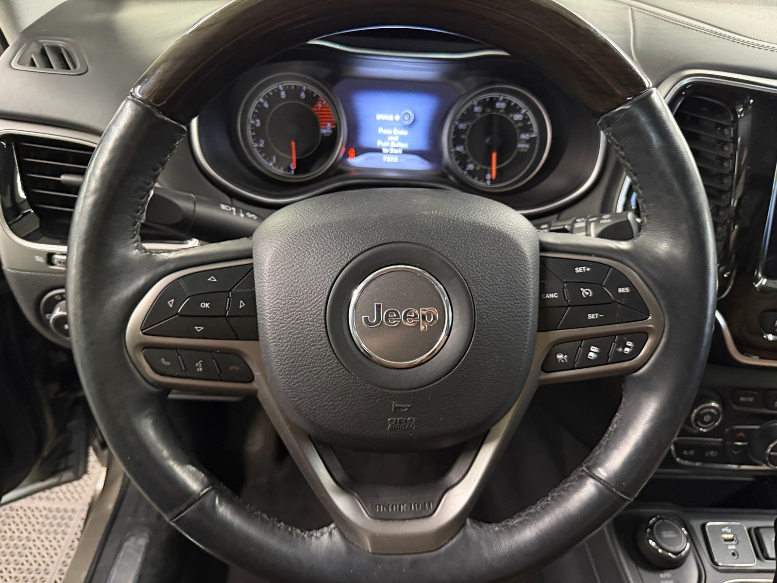 Thumbnail: 2019 Jeep Cherokee - 4