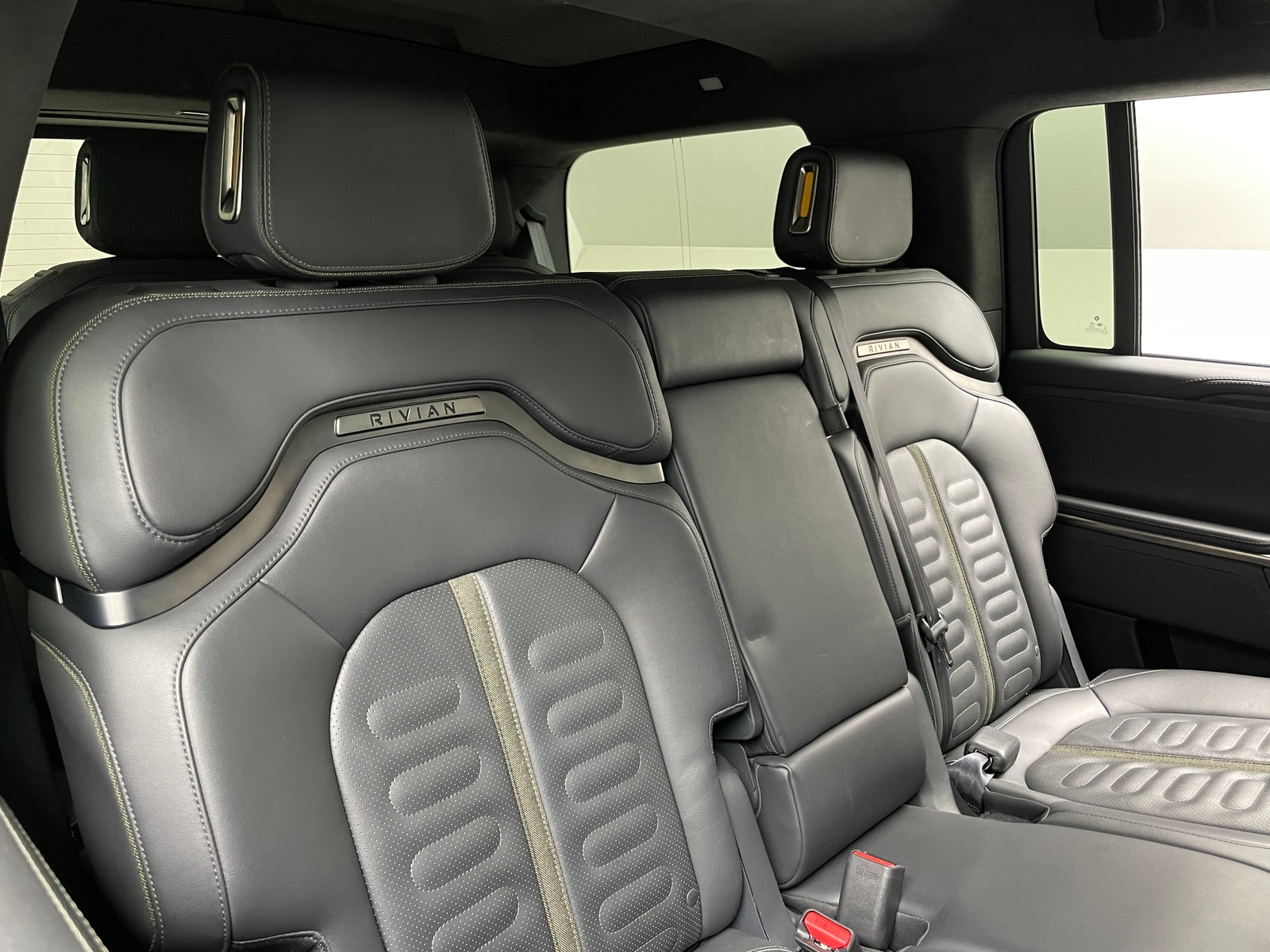 Thumbnail: 2023 Rivian R1S - 5