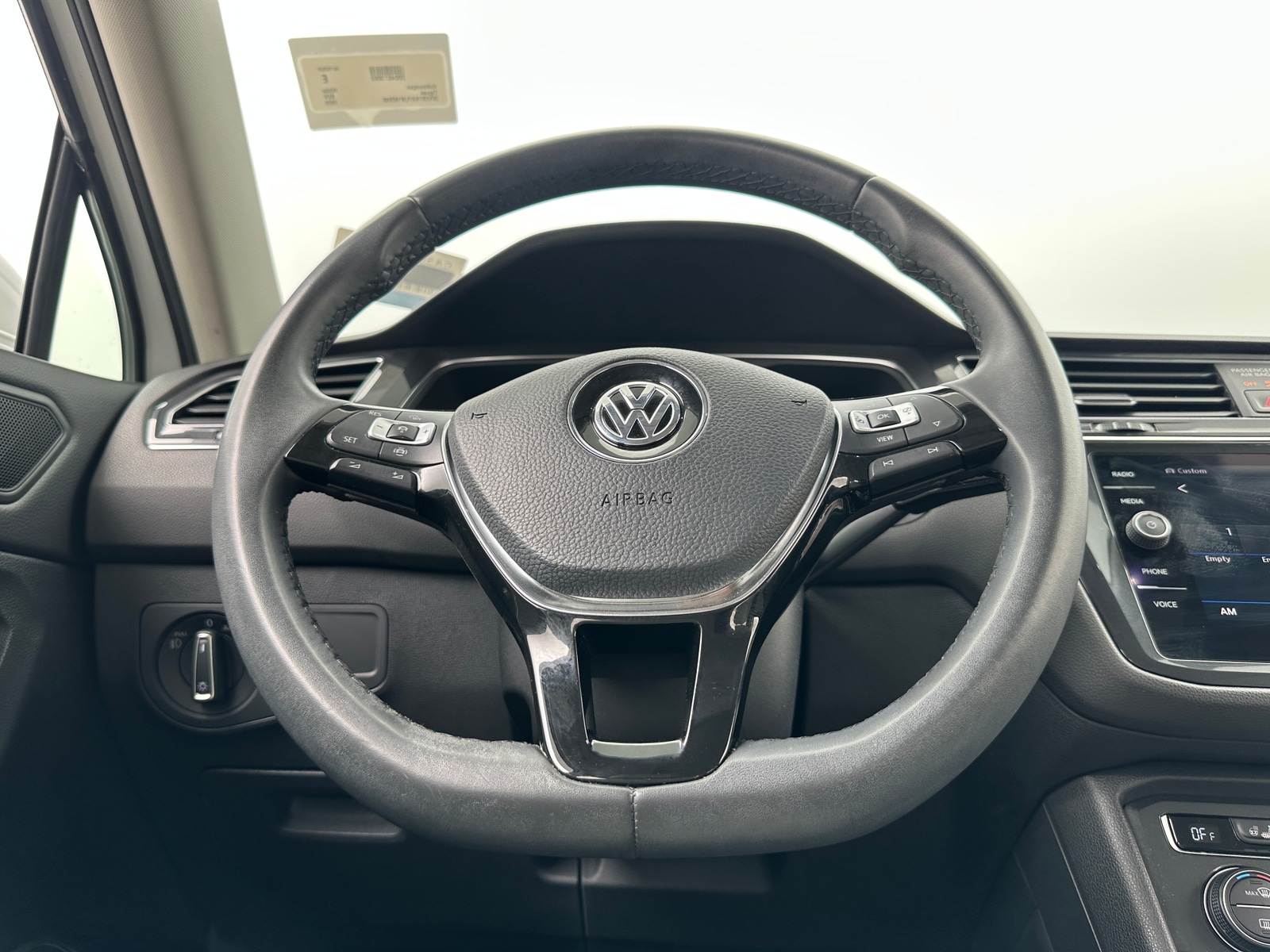 Thumbnail: 2020 Volkswagen Tiguan - 4