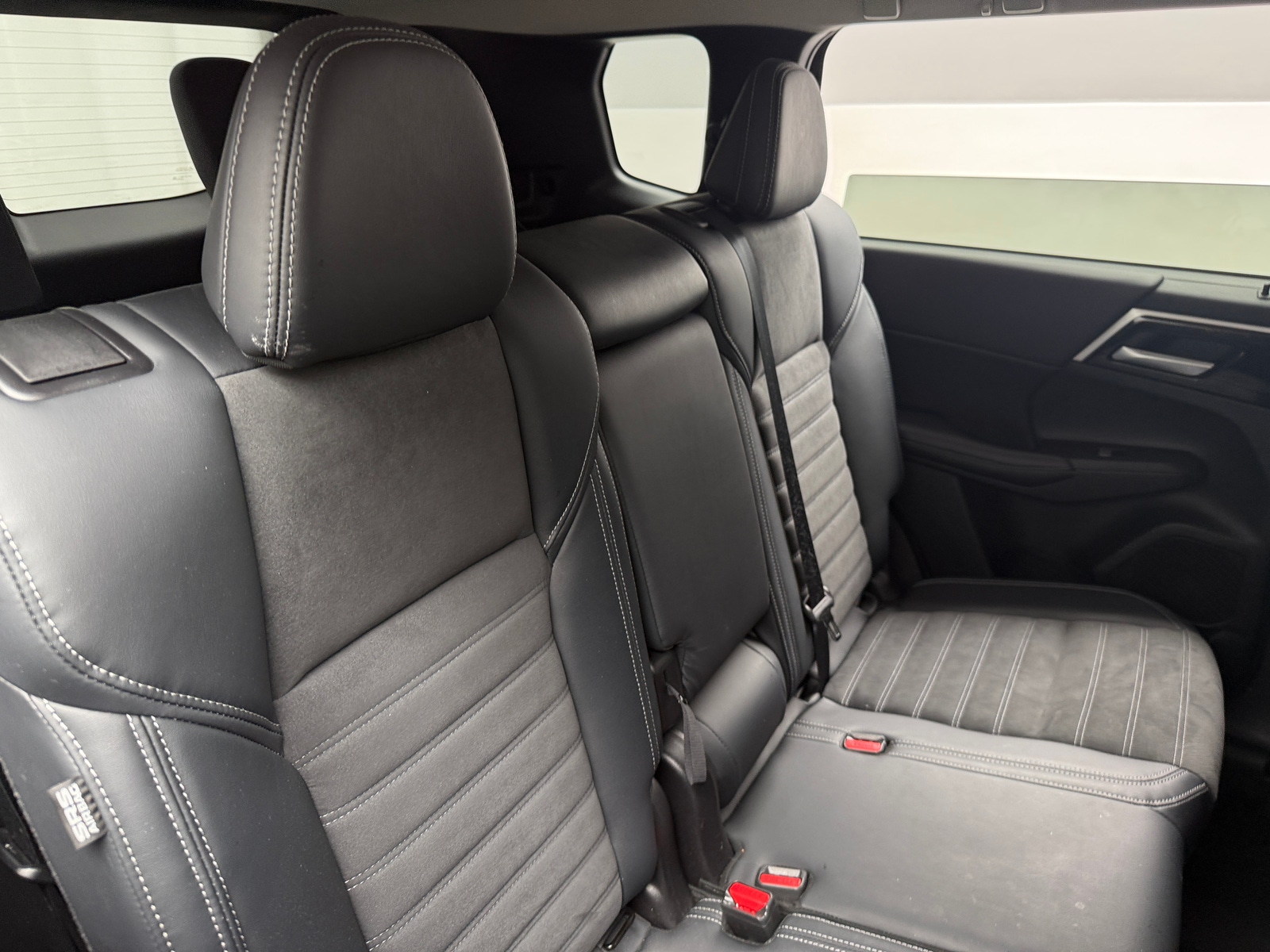 Thumbnail: 2023 Mitsubishi Outlander - 5