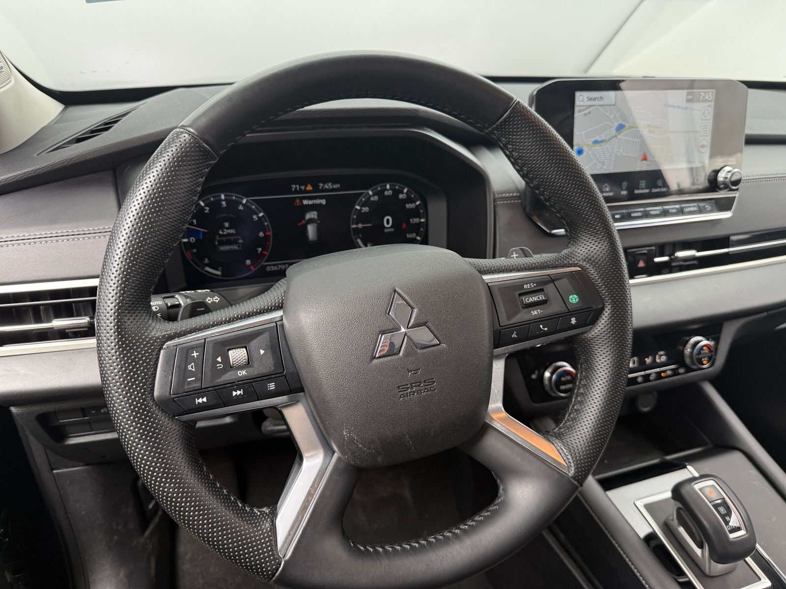 Thumbnail: 2023 Mitsubishi Outlander - 4