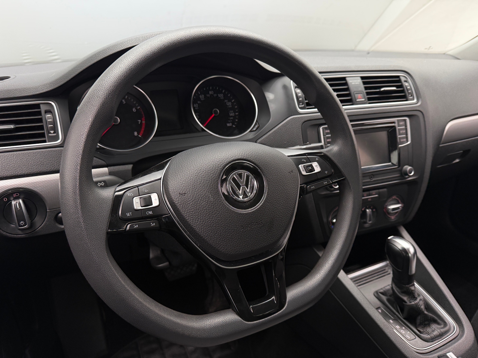 Thumbnail: 2017 Volkswagen Jetta - 5