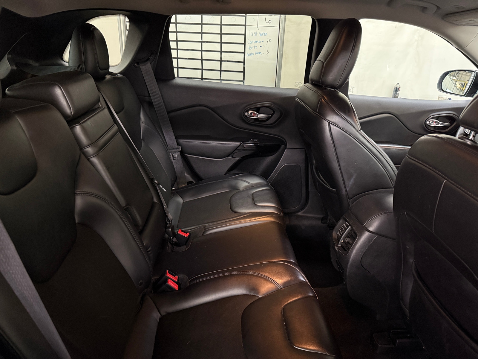 Thumbnail: 2019 Jeep Cherokee - 6