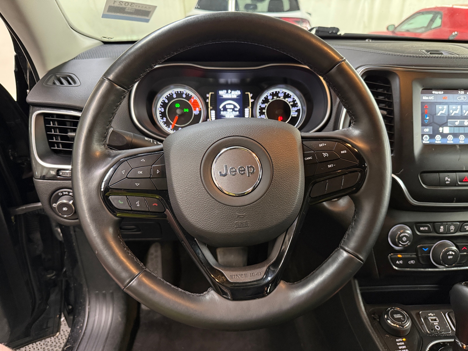 Thumbnail: 2019 Jeep Cherokee - 5