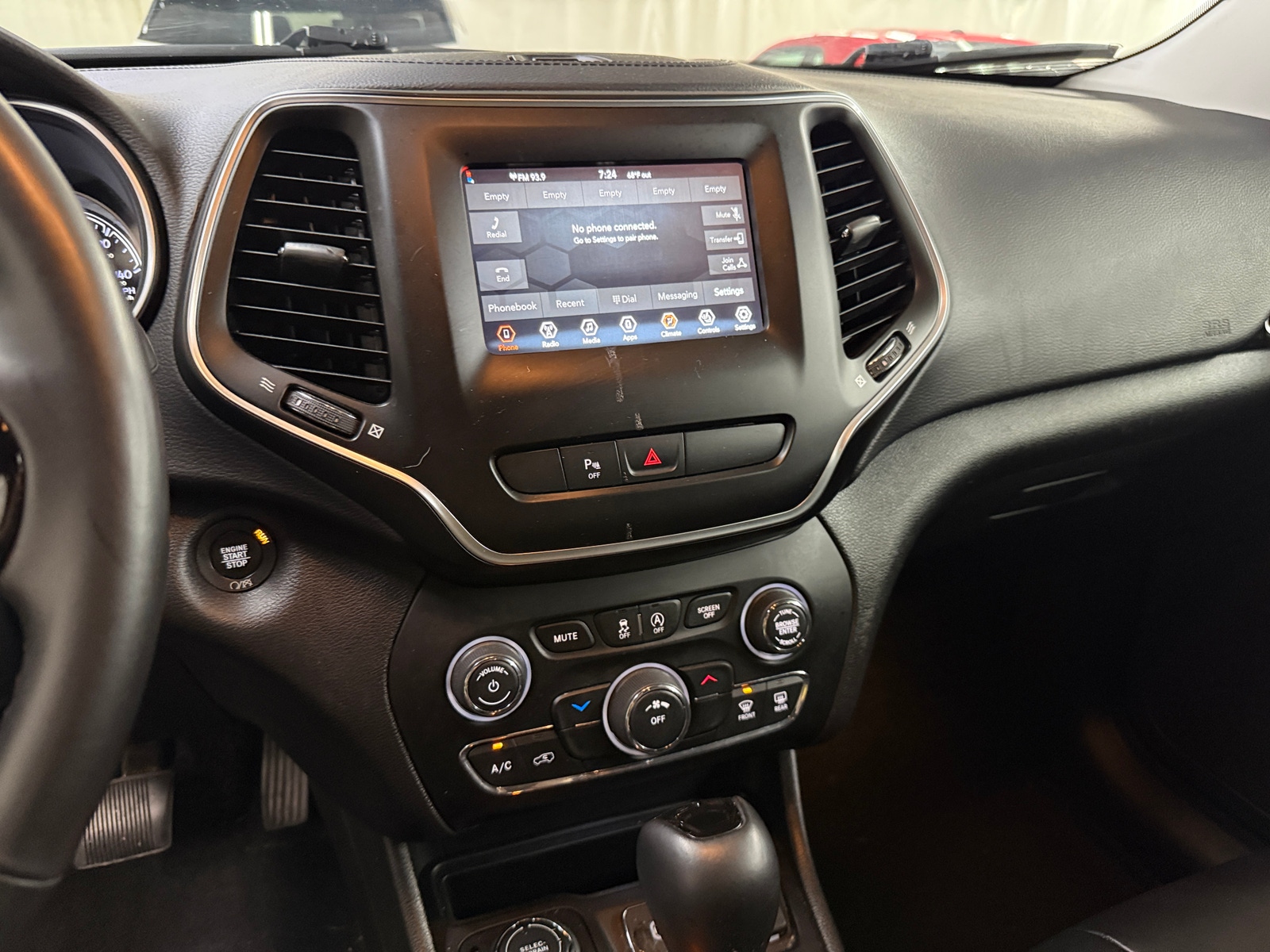 Thumbnail: 2019 Jeep Cherokee - 4