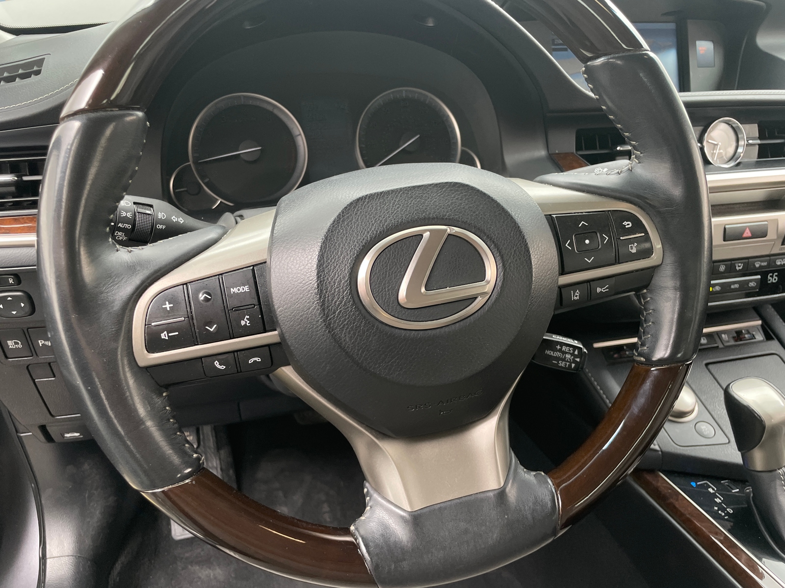 Thumbnail: 2017 Lexus ES - 4