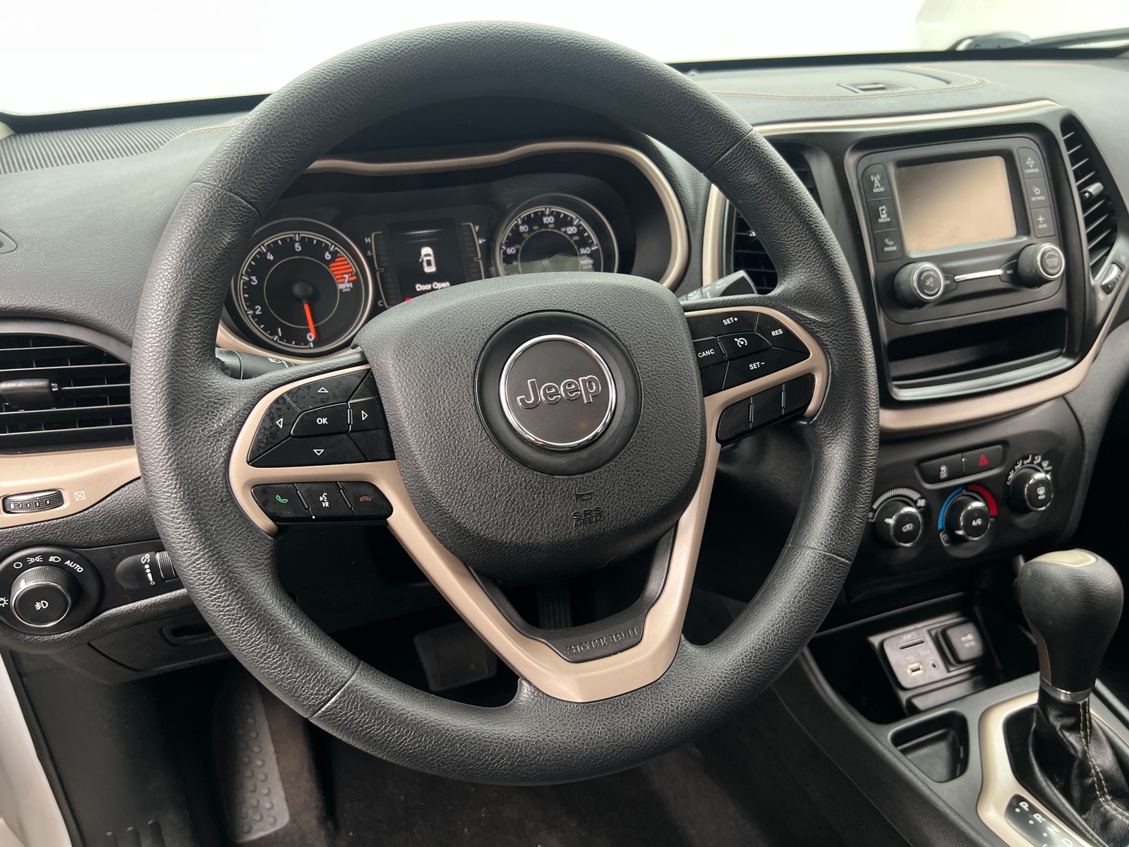 Thumbnail: 2018 Jeep Cherokee - 5
