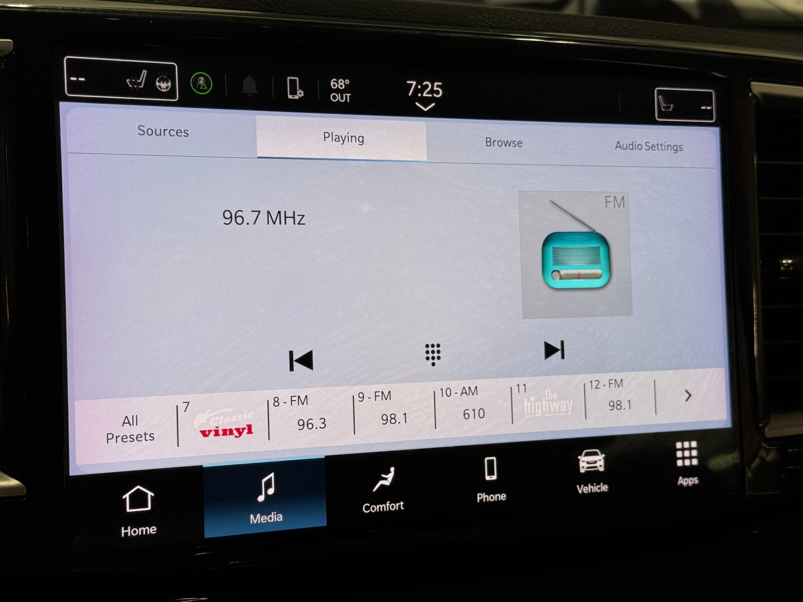 Thumbnail: 2023 Chrysler Pacifica - 3