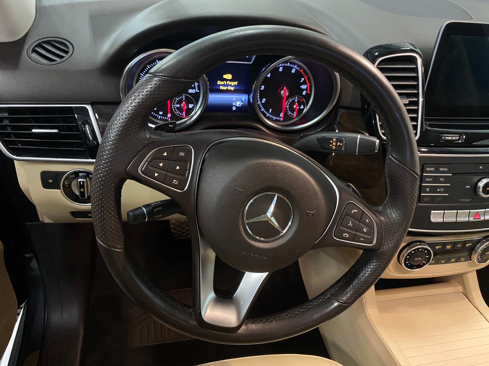 Thumbnail: 2017 Mercedes-Benz GLE - 4