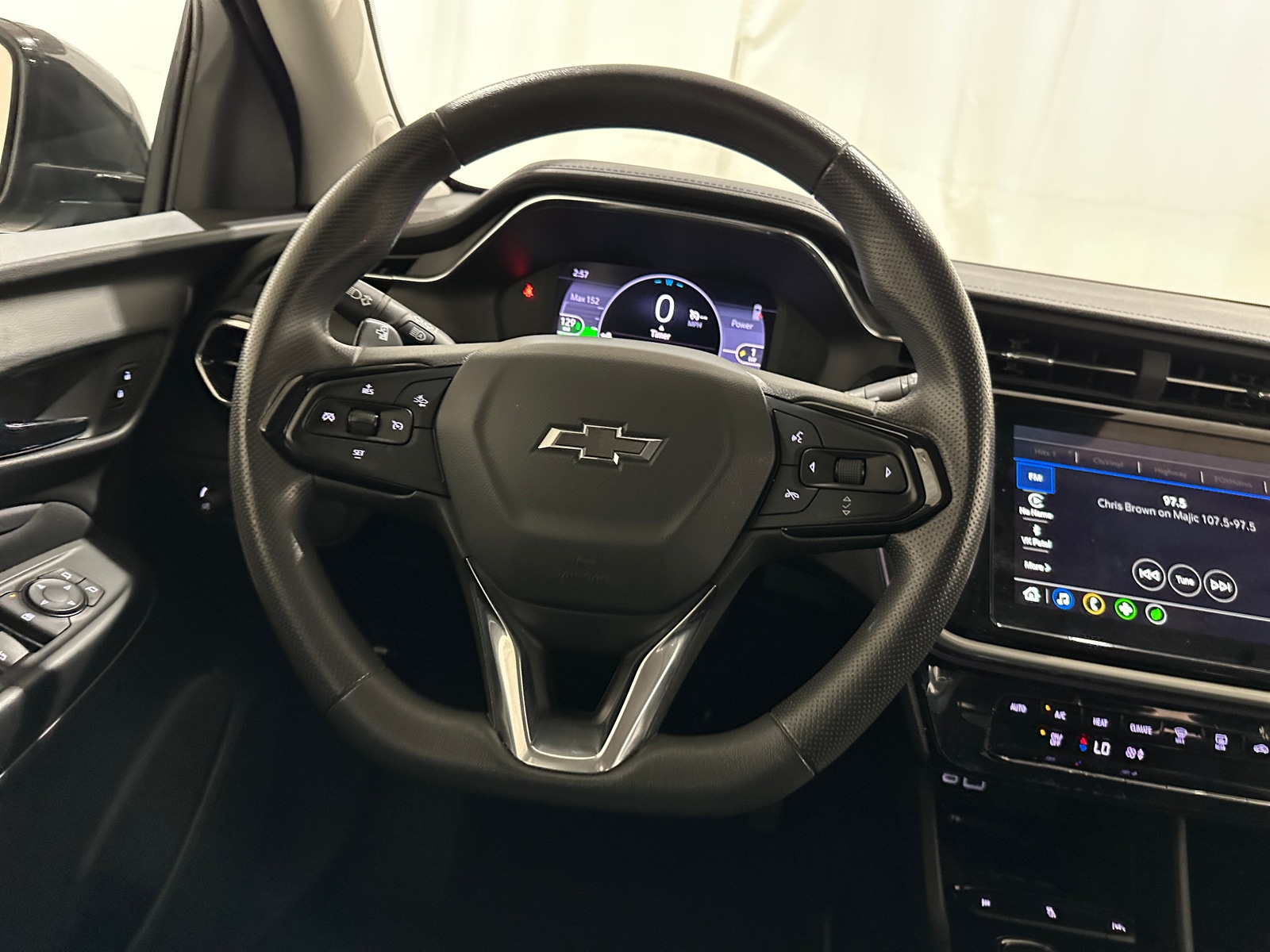 Thumbnail: 2023 Chevrolet Bolt EUV - 5