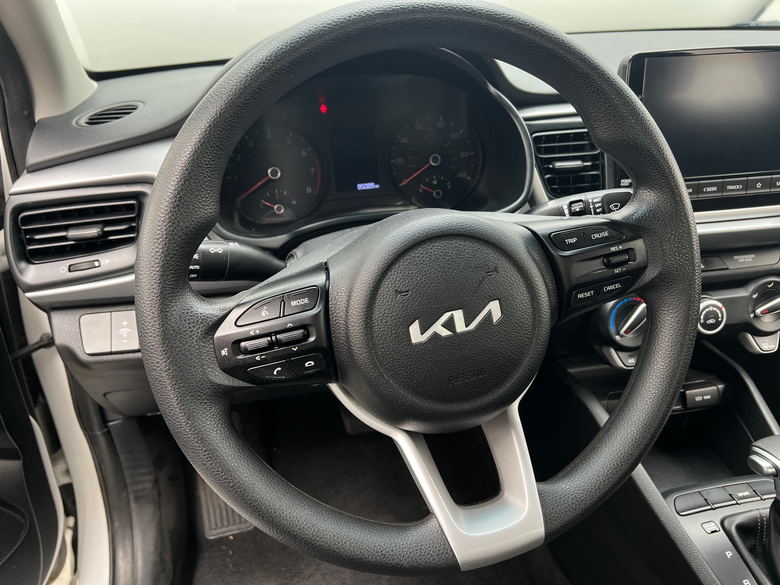 Thumbnail: 2022 Kia Rio - 5