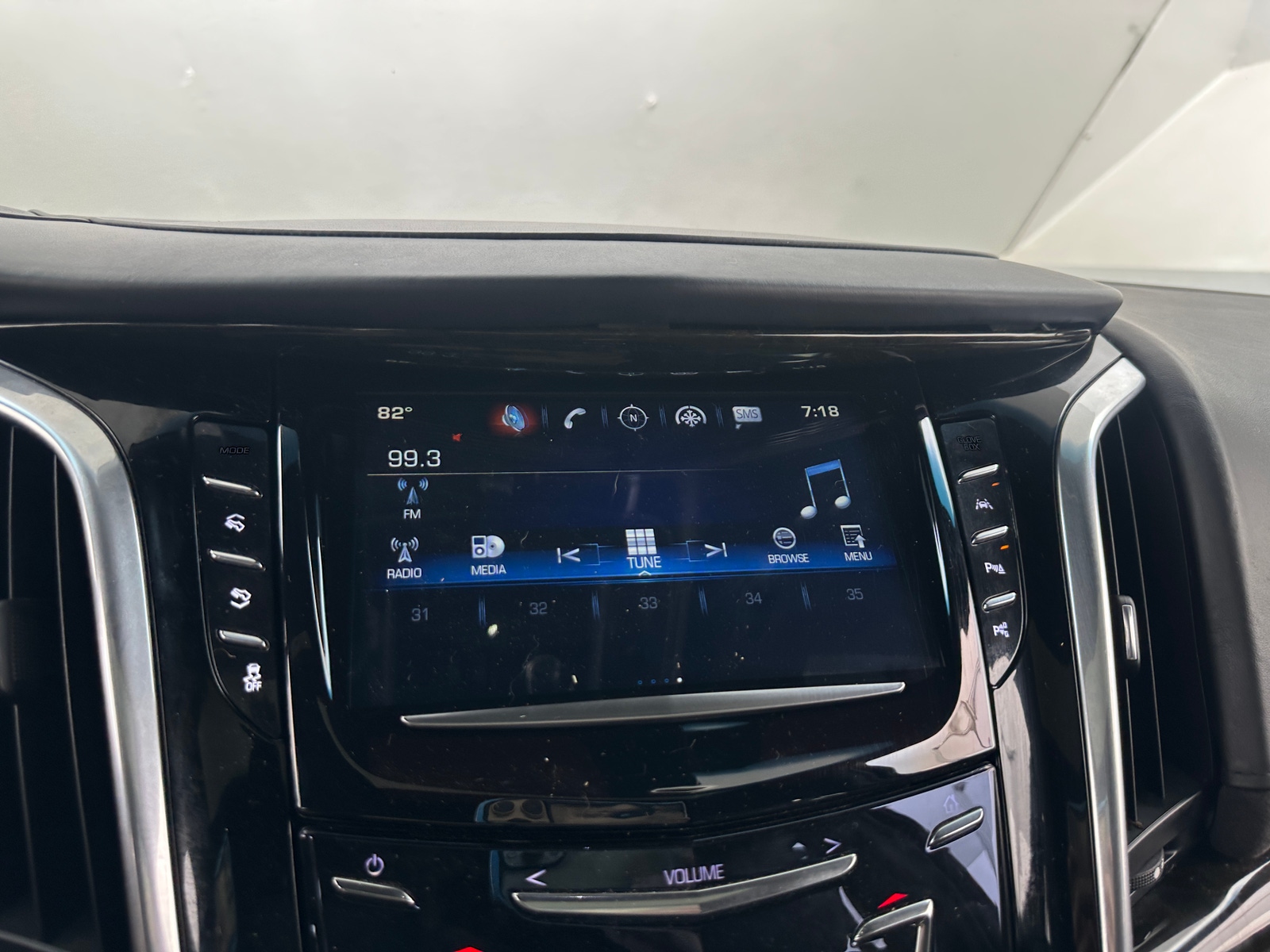 Thumbnail: 2019 Cadillac Escalade - 3