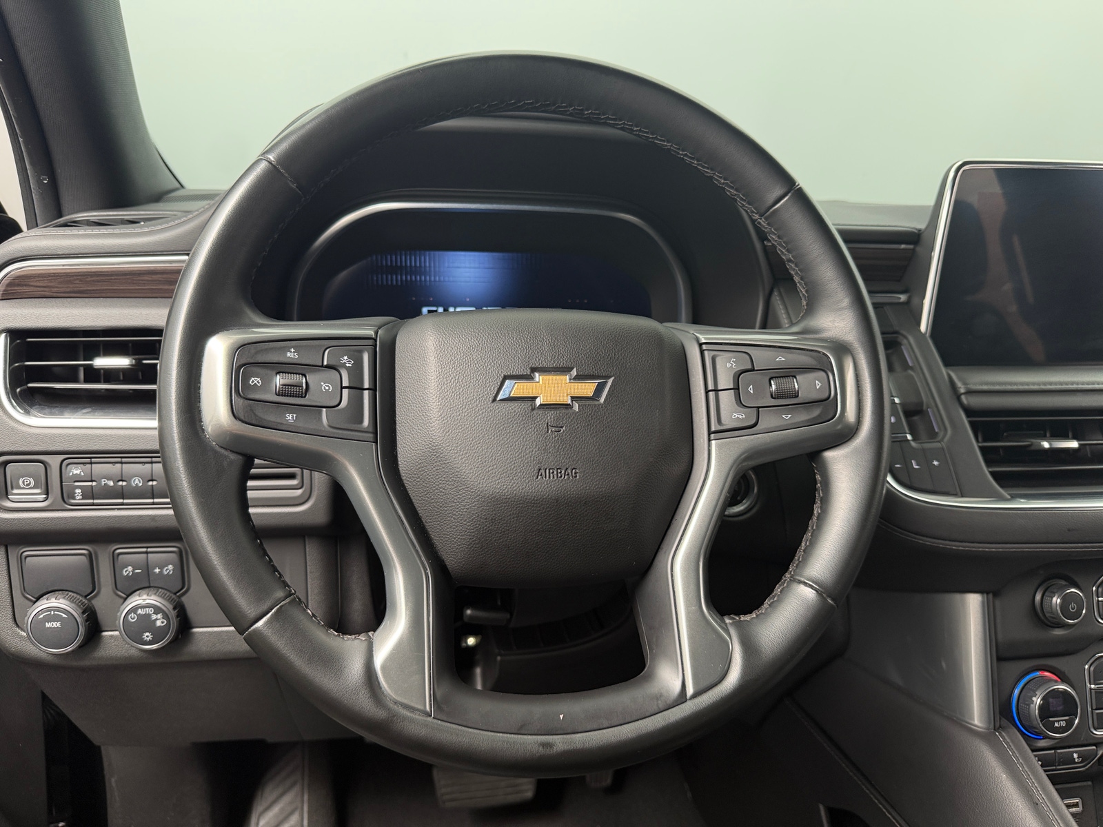 Thumbnail: 2023 Chevrolet Suburban - 4