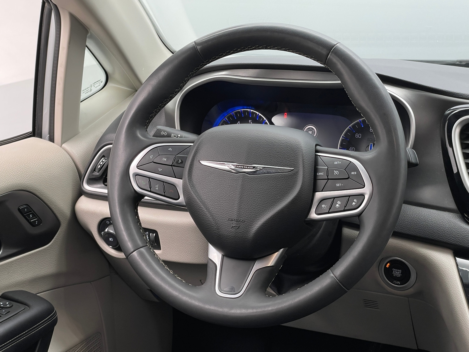 Thumbnail: 2024 Chrysler Pacifica - 5