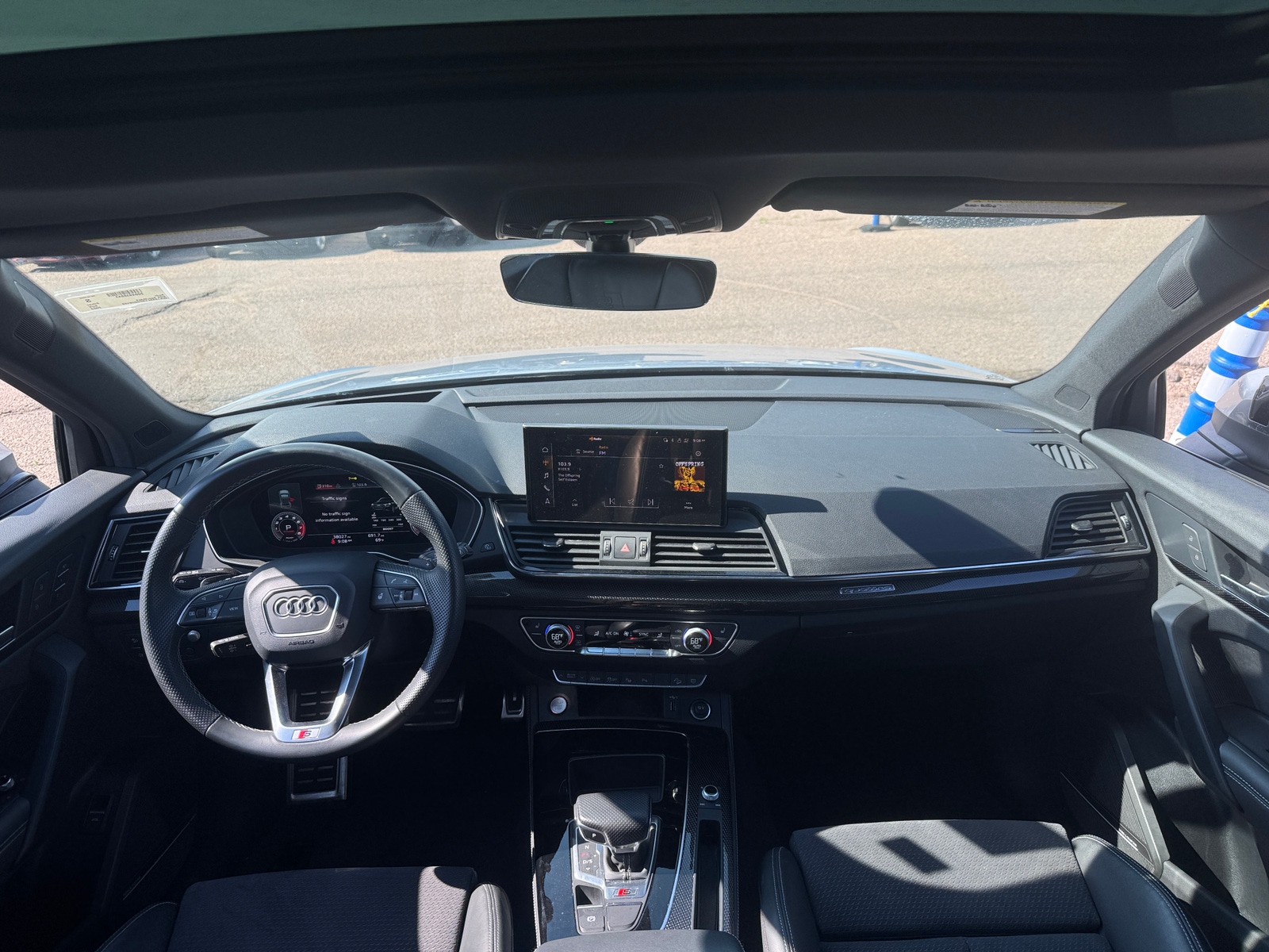 Thumbnail: 2023 Audi SQ5 - 2