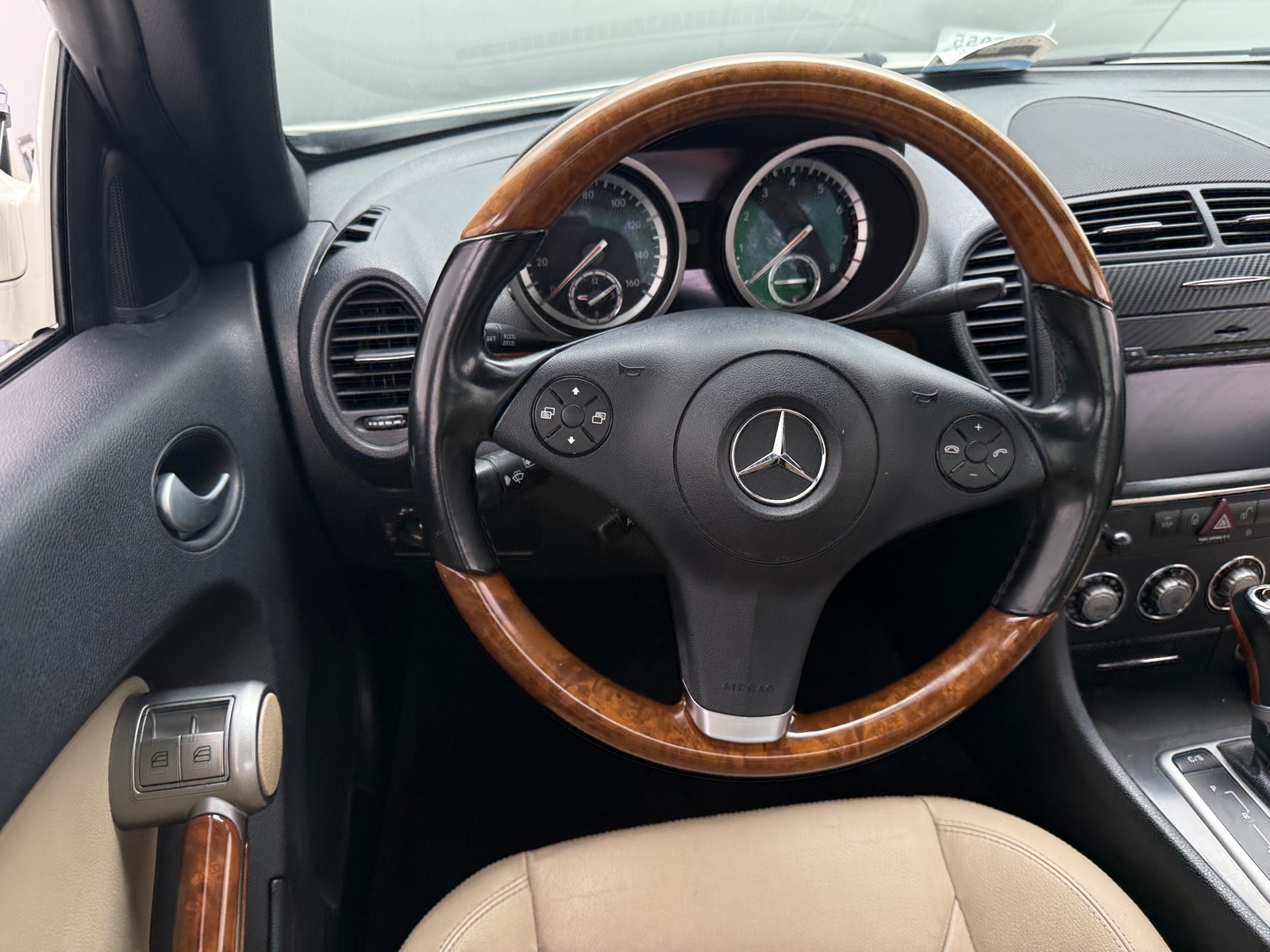 Thumbnail: 2010 Mercedes-Benz SLK - 4