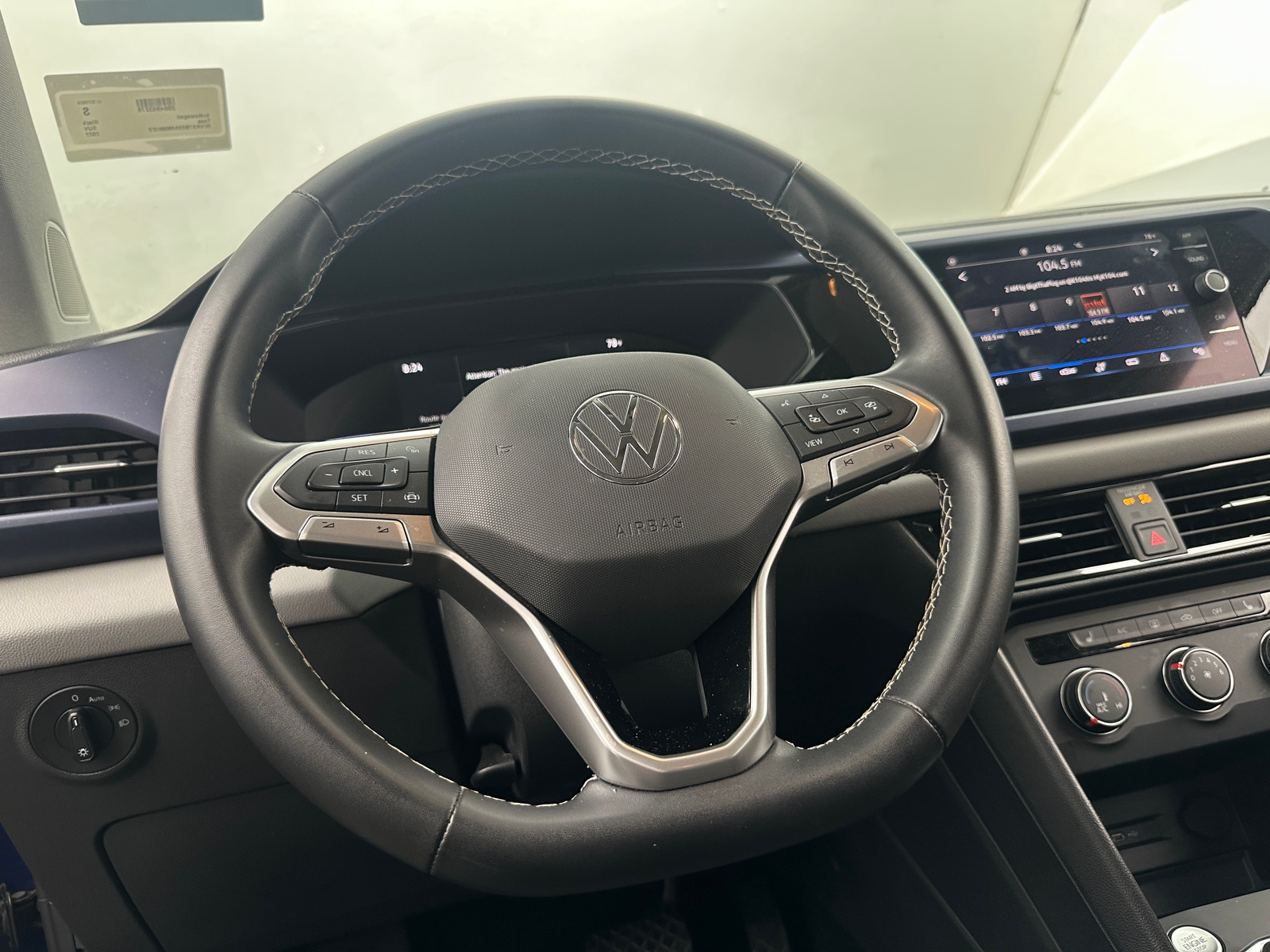 Thumbnail: 2022 Volkswagen Taos - 4