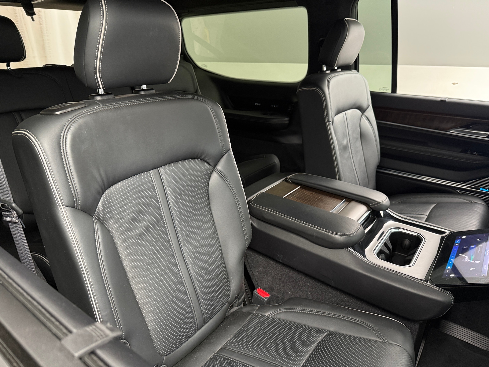 Thumbnail: 2022 Jeep Grand Wagoneer - 5