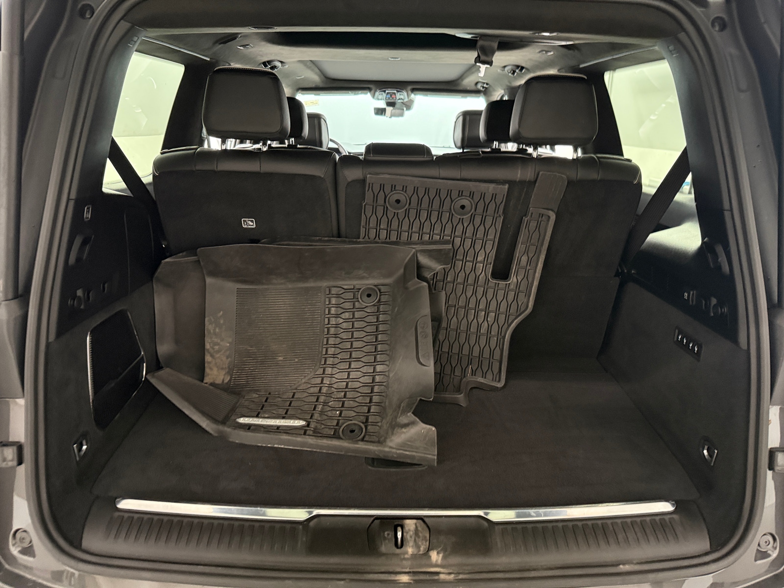Thumbnail: 2022 Jeep Grand Wagoneer - 6