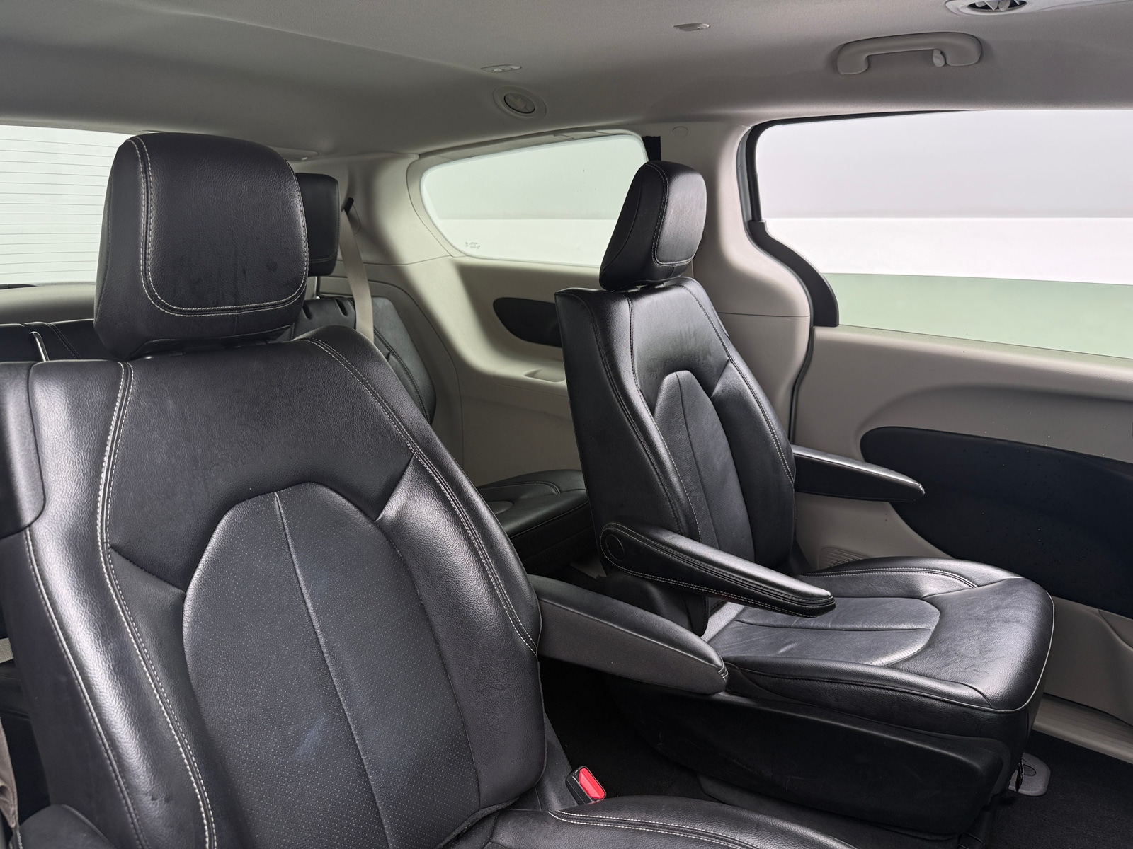 Thumbnail: 2022 Chrysler Pacifica - 6