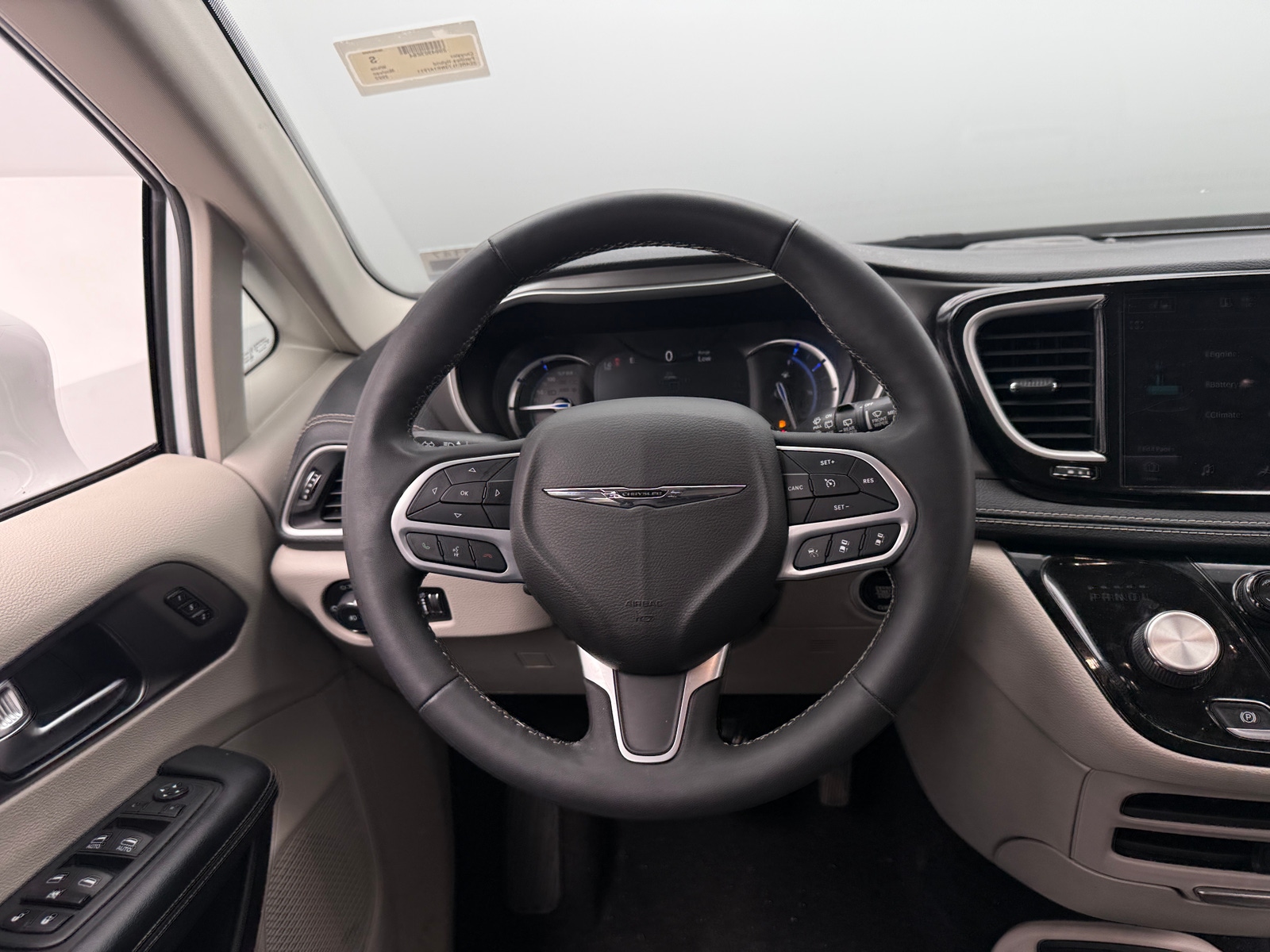 Thumbnail: 2022 Chrysler Pacifica - 5