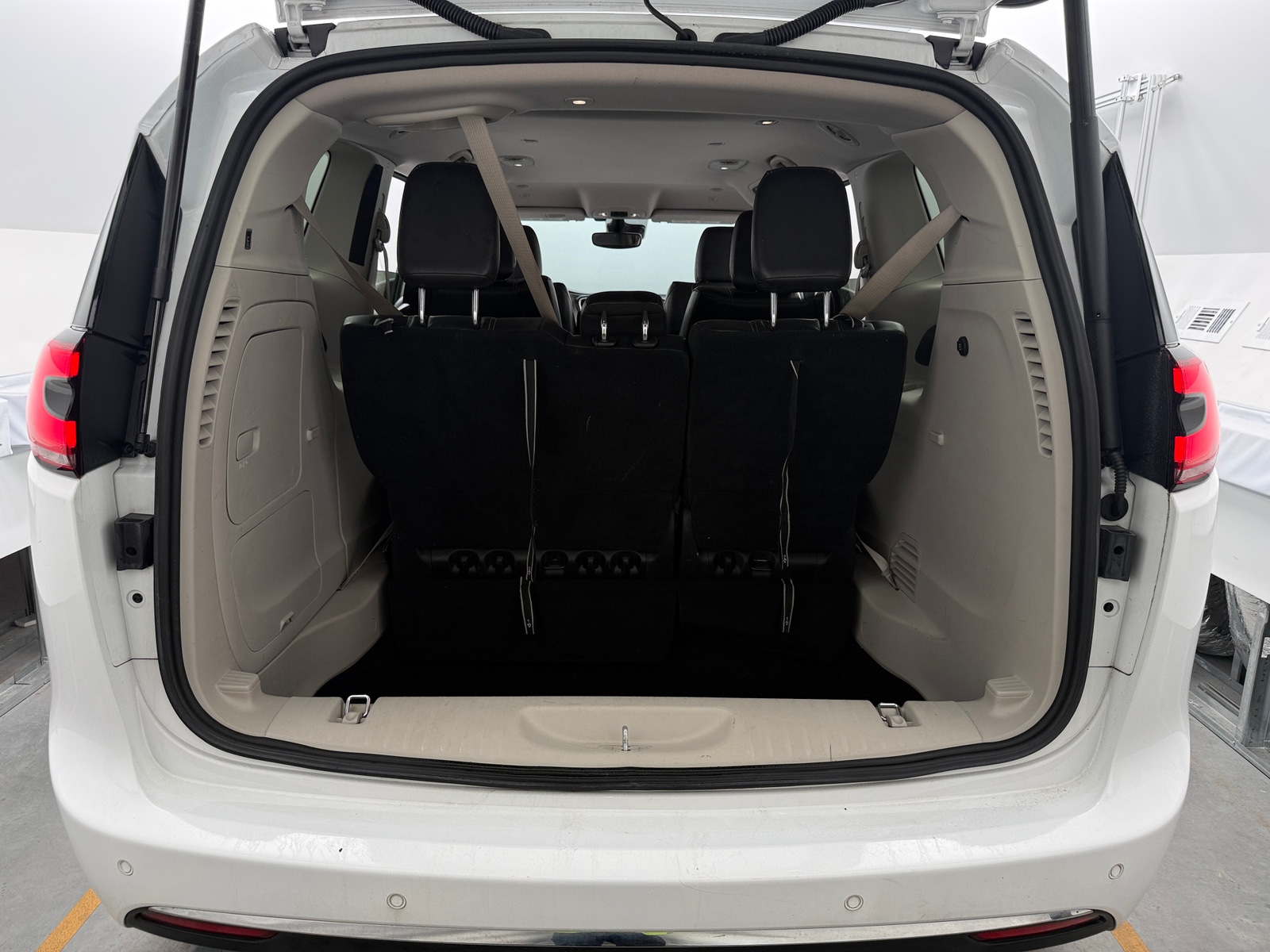 Thumbnail: 2022 Chrysler Pacifica - 7
