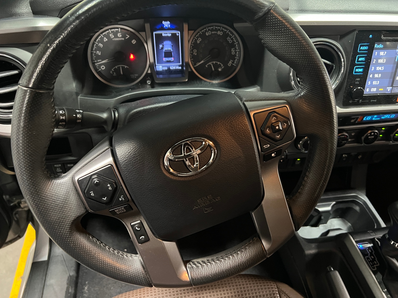 Thumbnail: 2017 Toyota Tacoma - 4