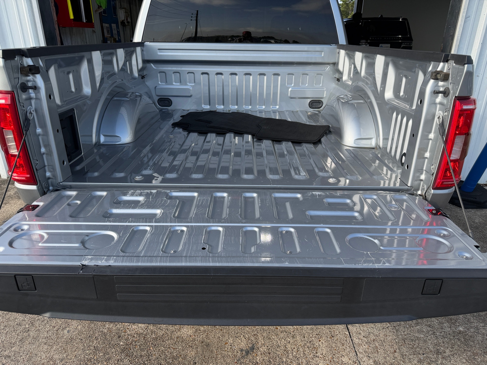 Thumbnail: 2022 Ford Econoline - 7